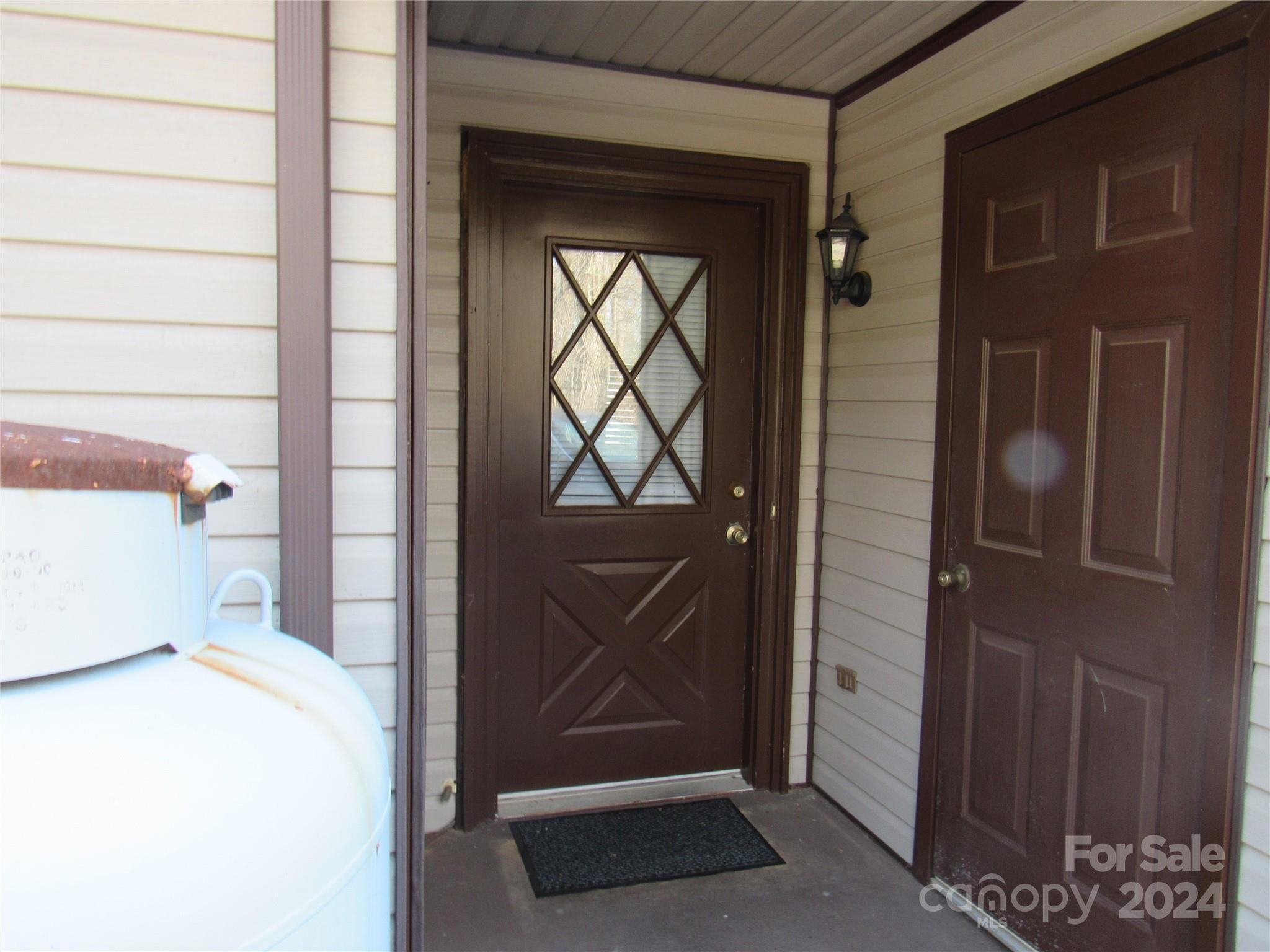 171 Fox Run Road — Forest City