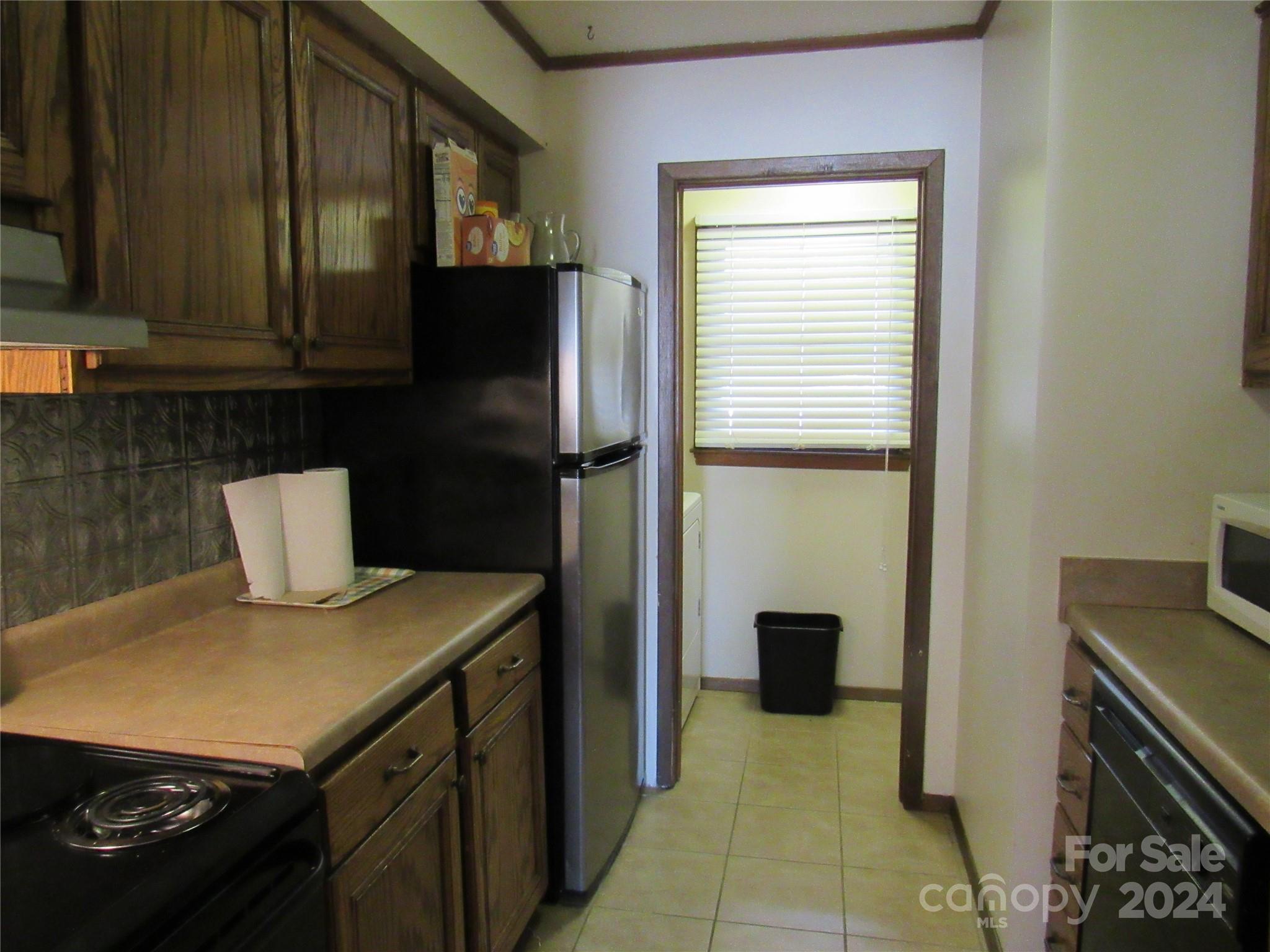 171 Fox Run Road — Forest City