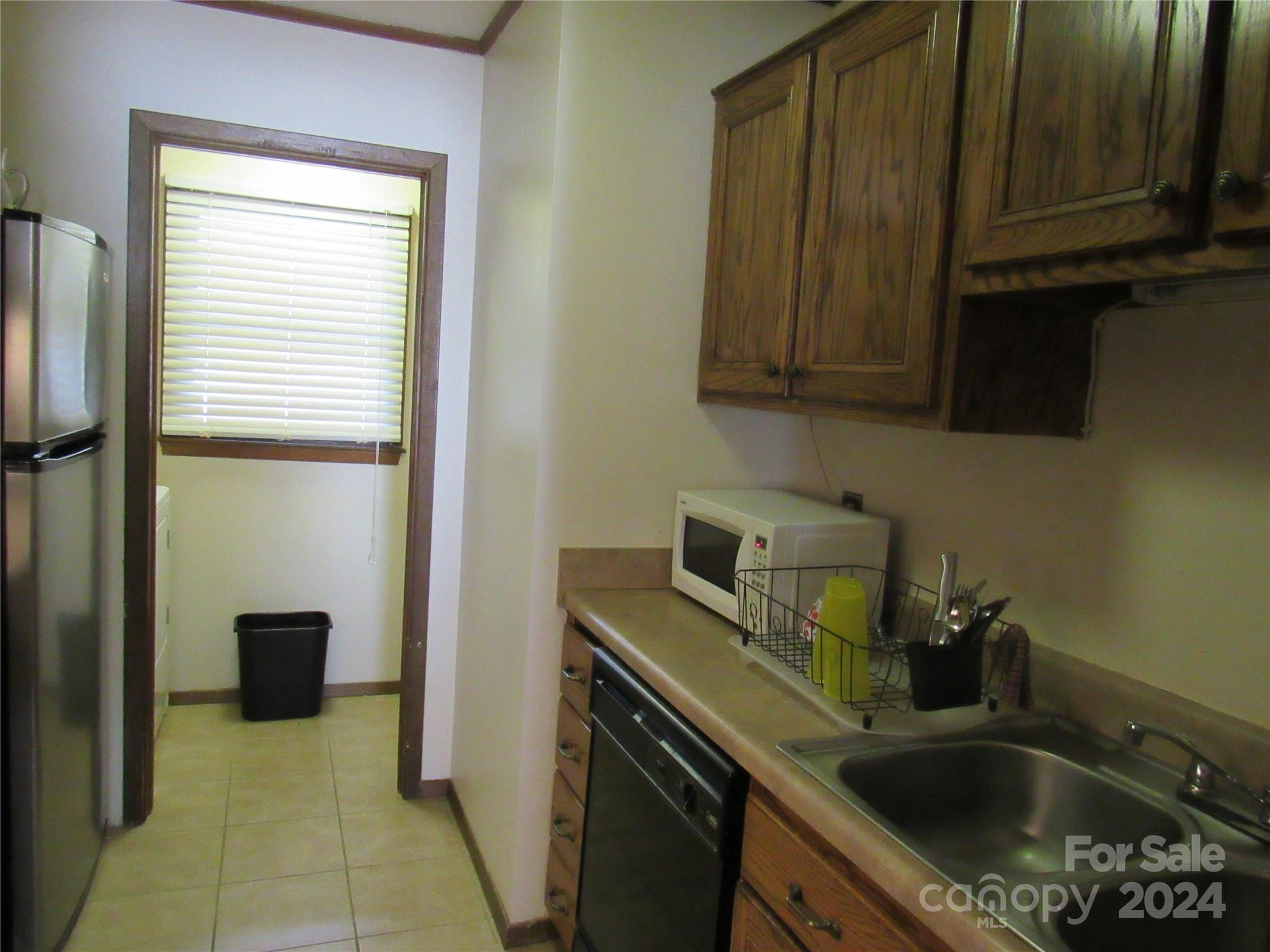 171 Fox Run Road — Forest City