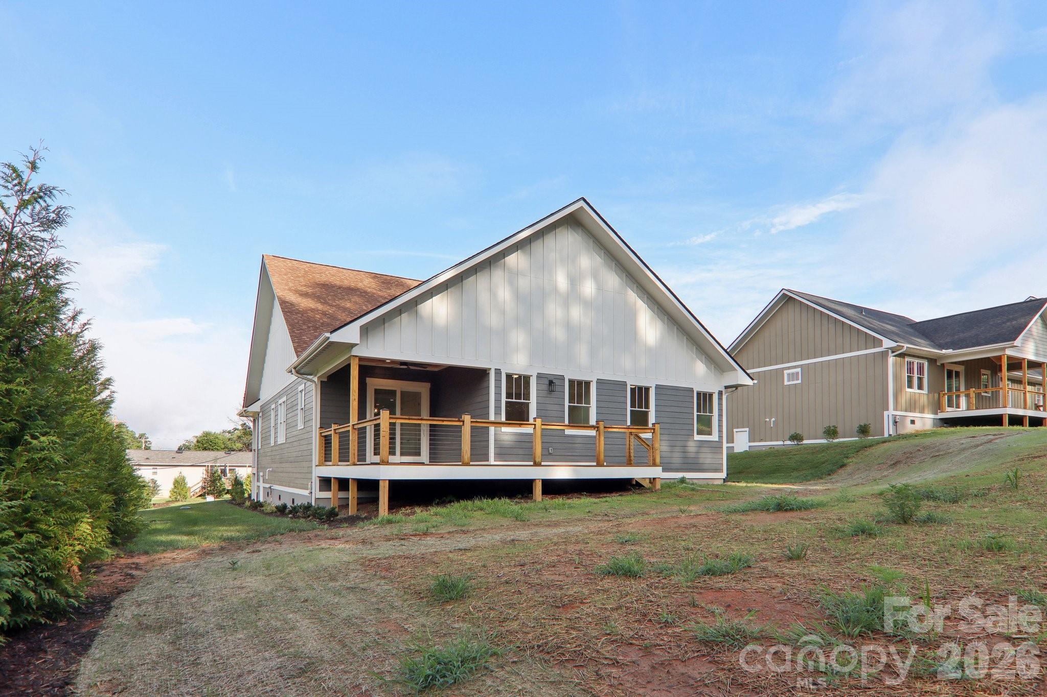 20 Maple Knoll Drive — Hendersonville