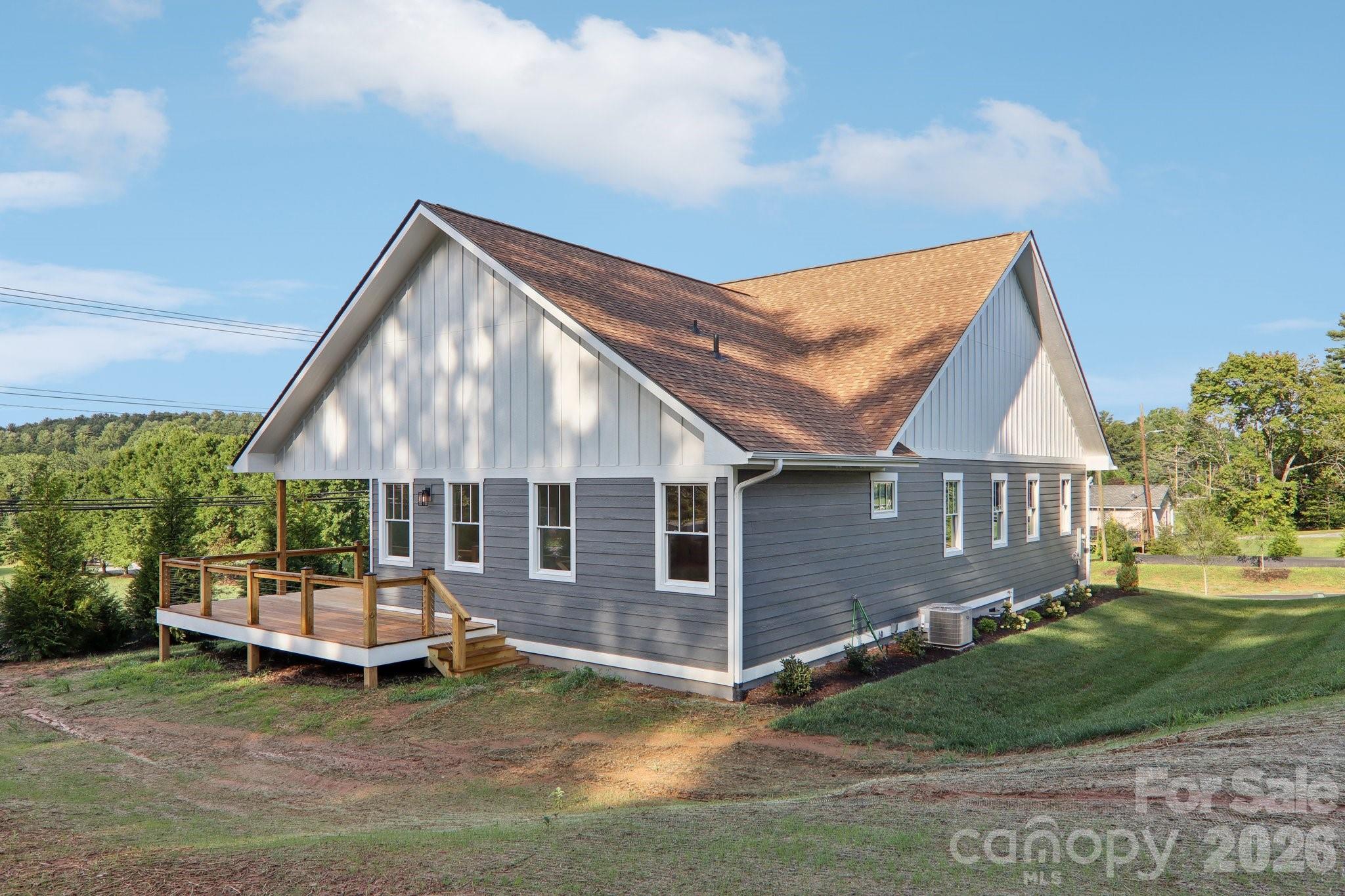 20 Maple Knoll Drive — Hendersonville