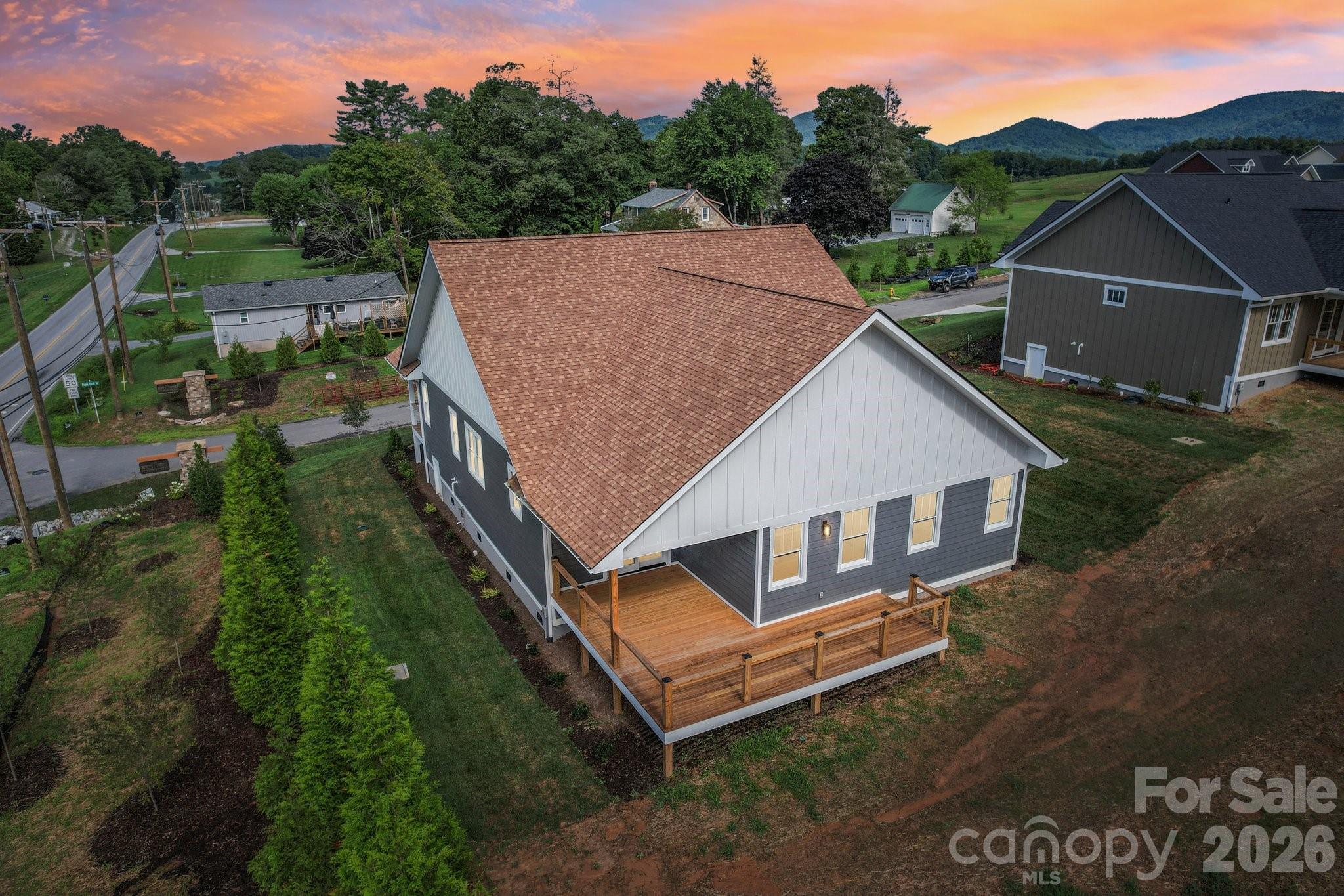 20 Maple Knoll Drive — Hendersonville