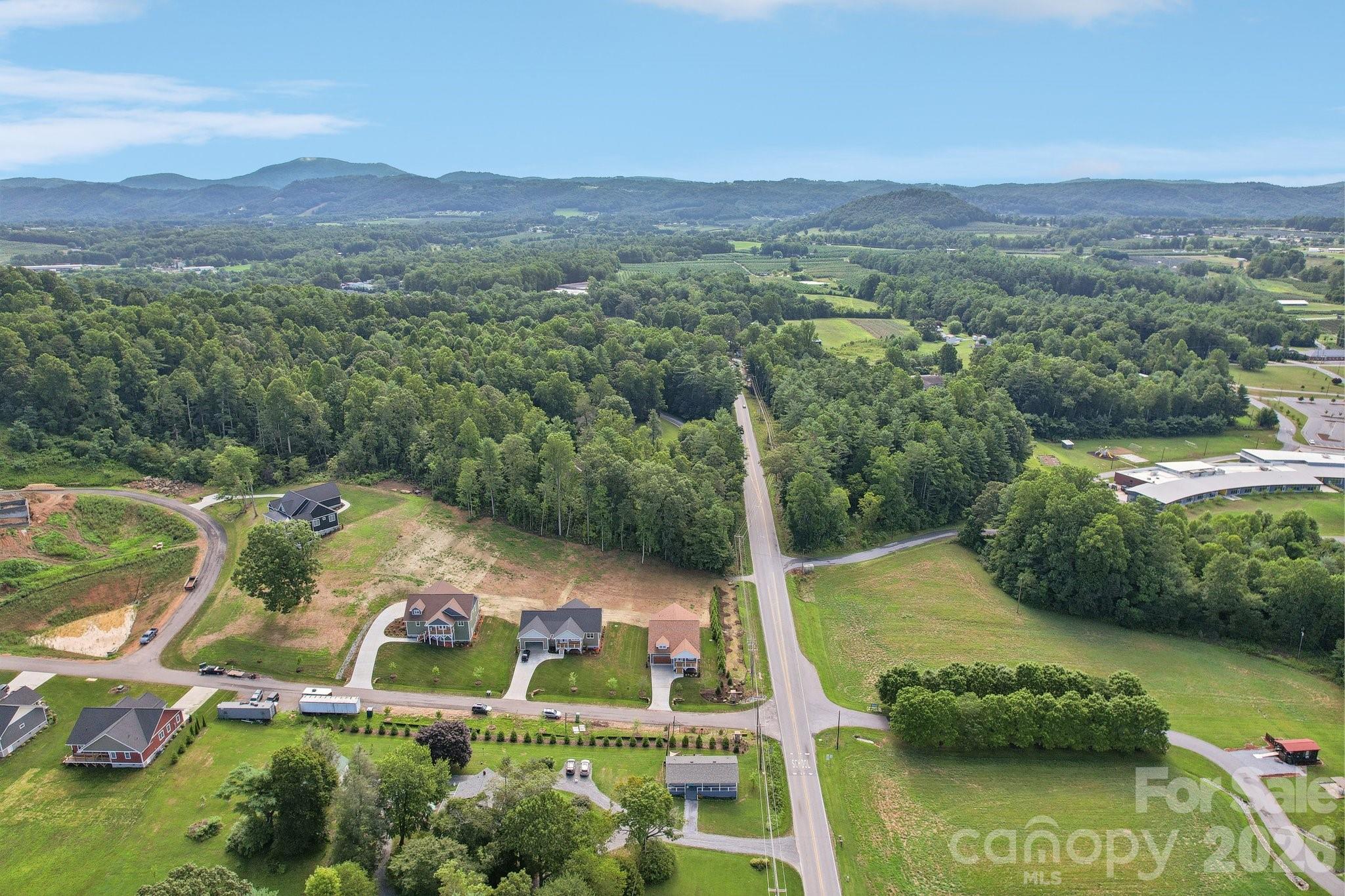 20 Maple Knoll Drive — Hendersonville