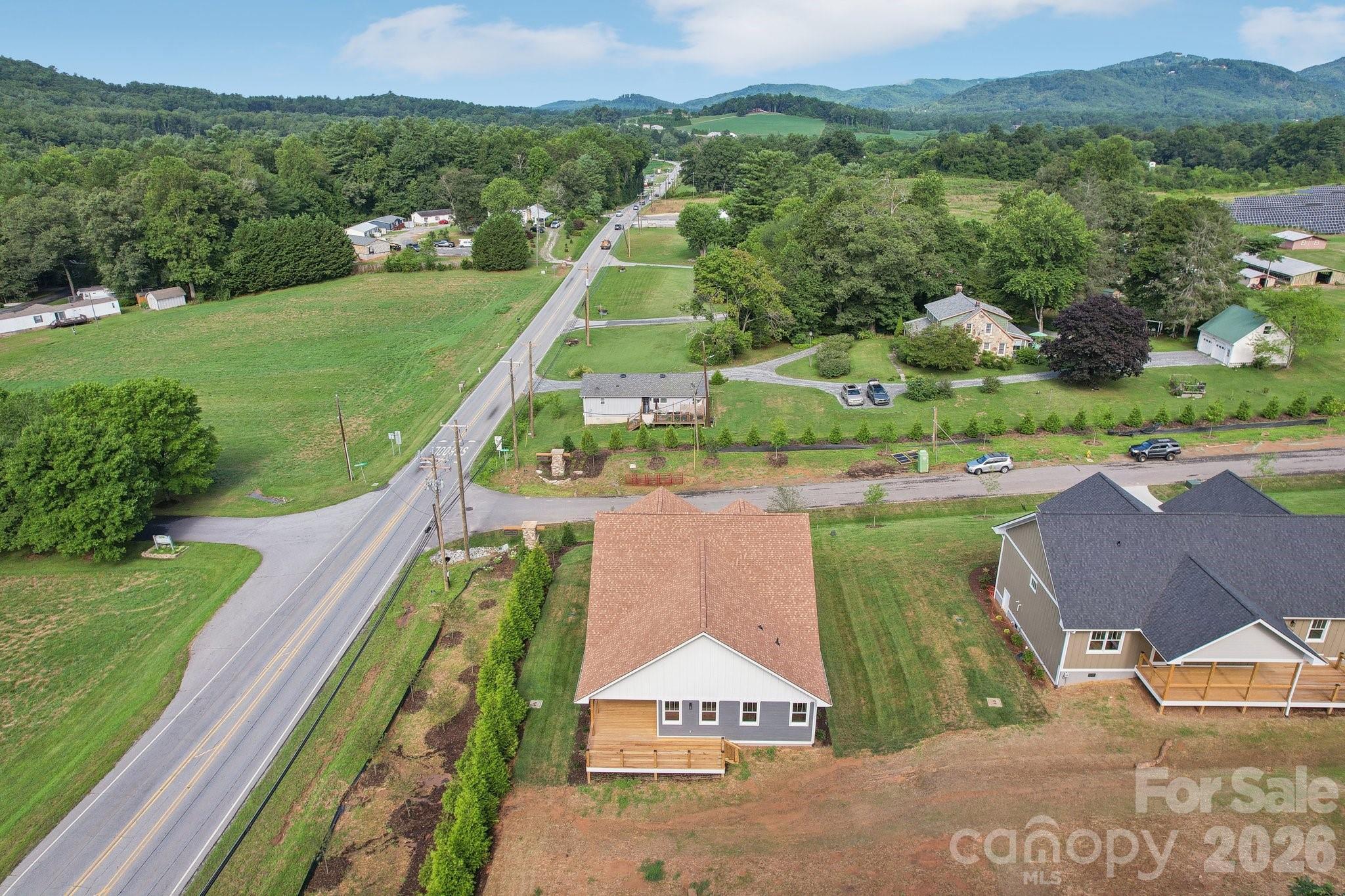 20 Maple Knoll Drive — Hendersonville