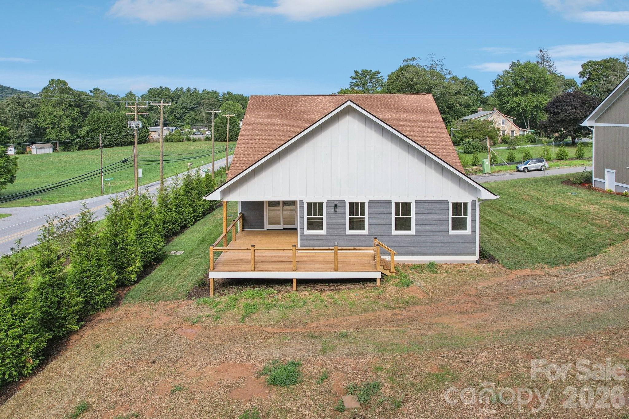 20 Maple Knoll Drive — Hendersonville