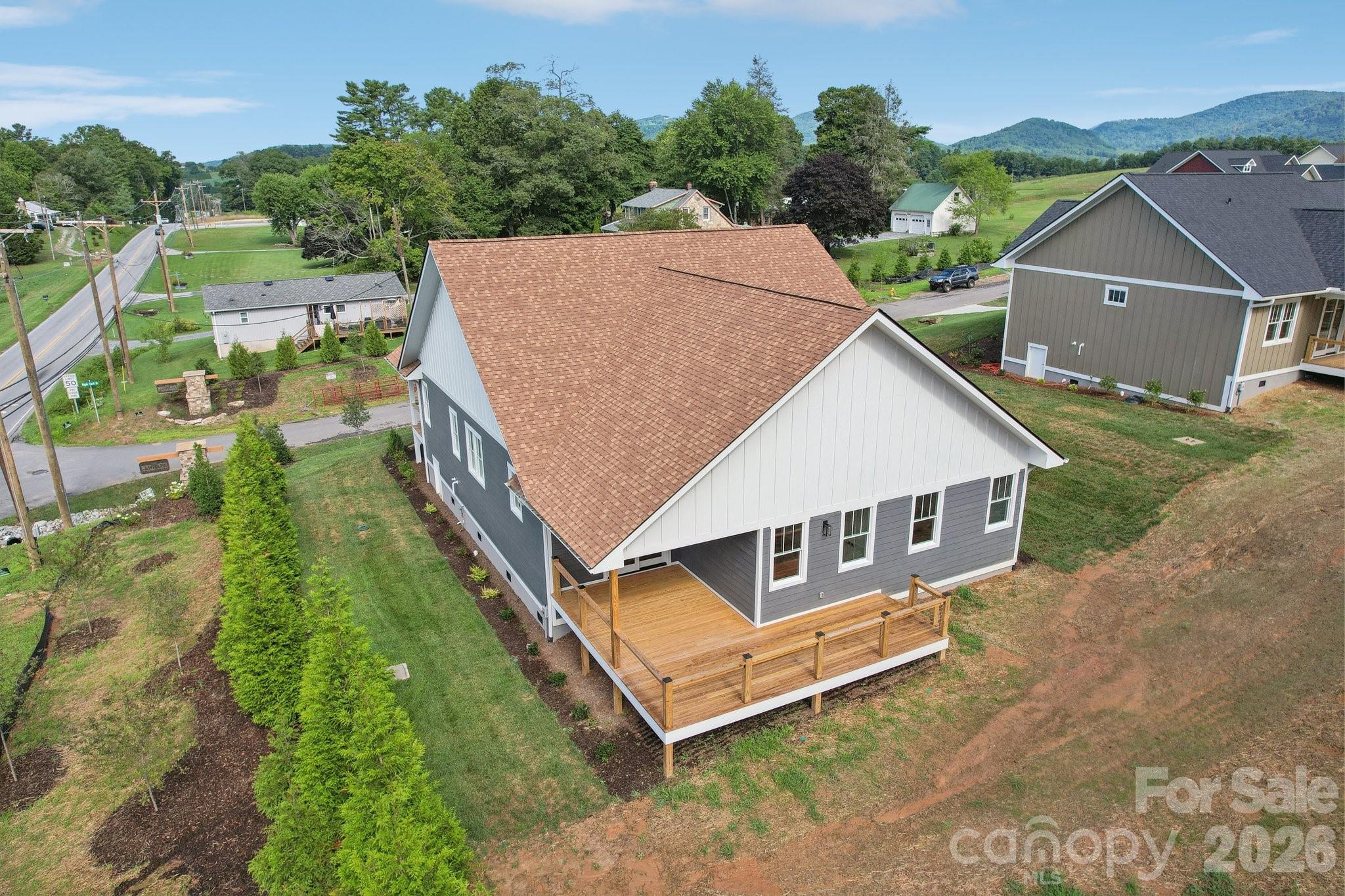 20 Maple Knoll Drive — Hendersonville