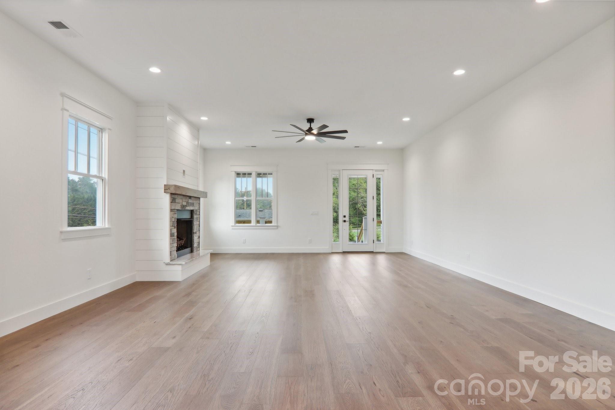 20 Maple Knoll Drive — Hendersonville