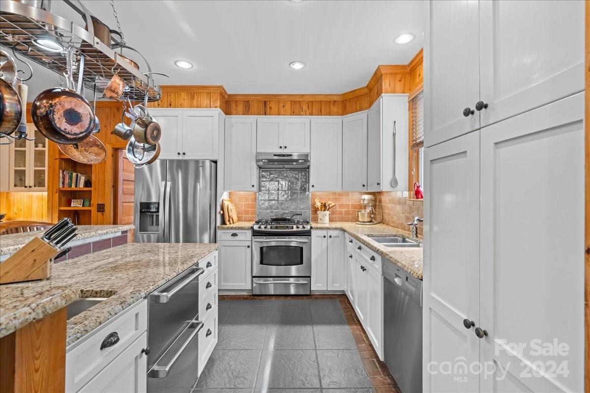 2884 Lake Road — Ridgeway