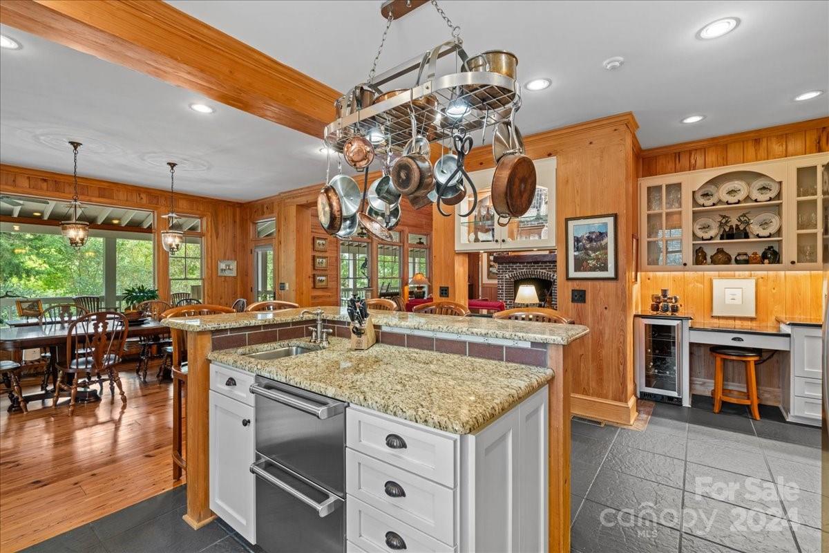 2884 Lake Road — Ridgeway
