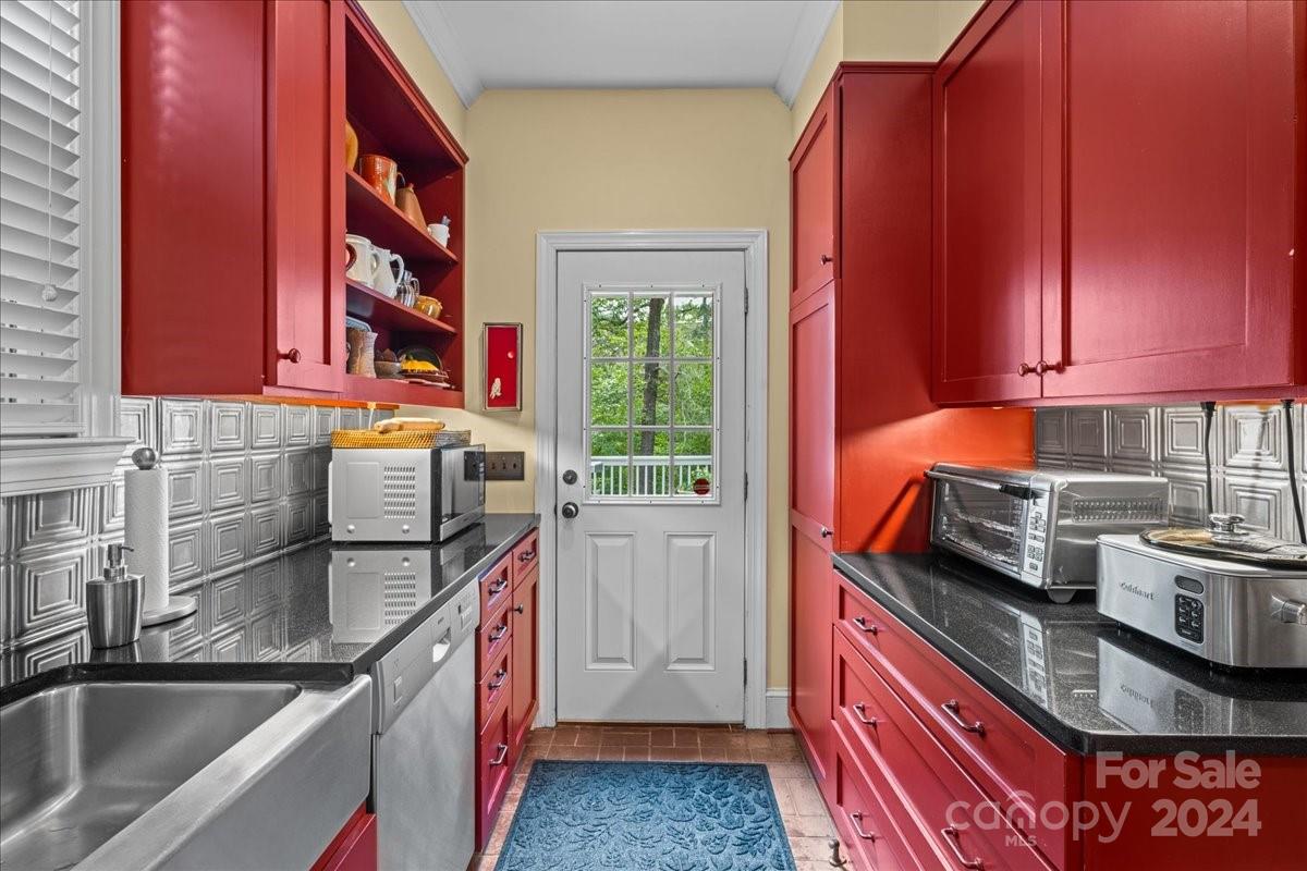 2884 Lake Road — Ridgeway