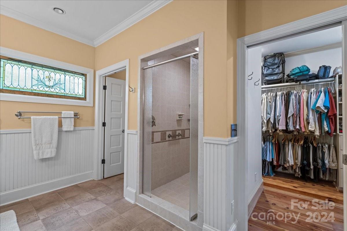 2884 Lake Road — Ridgeway