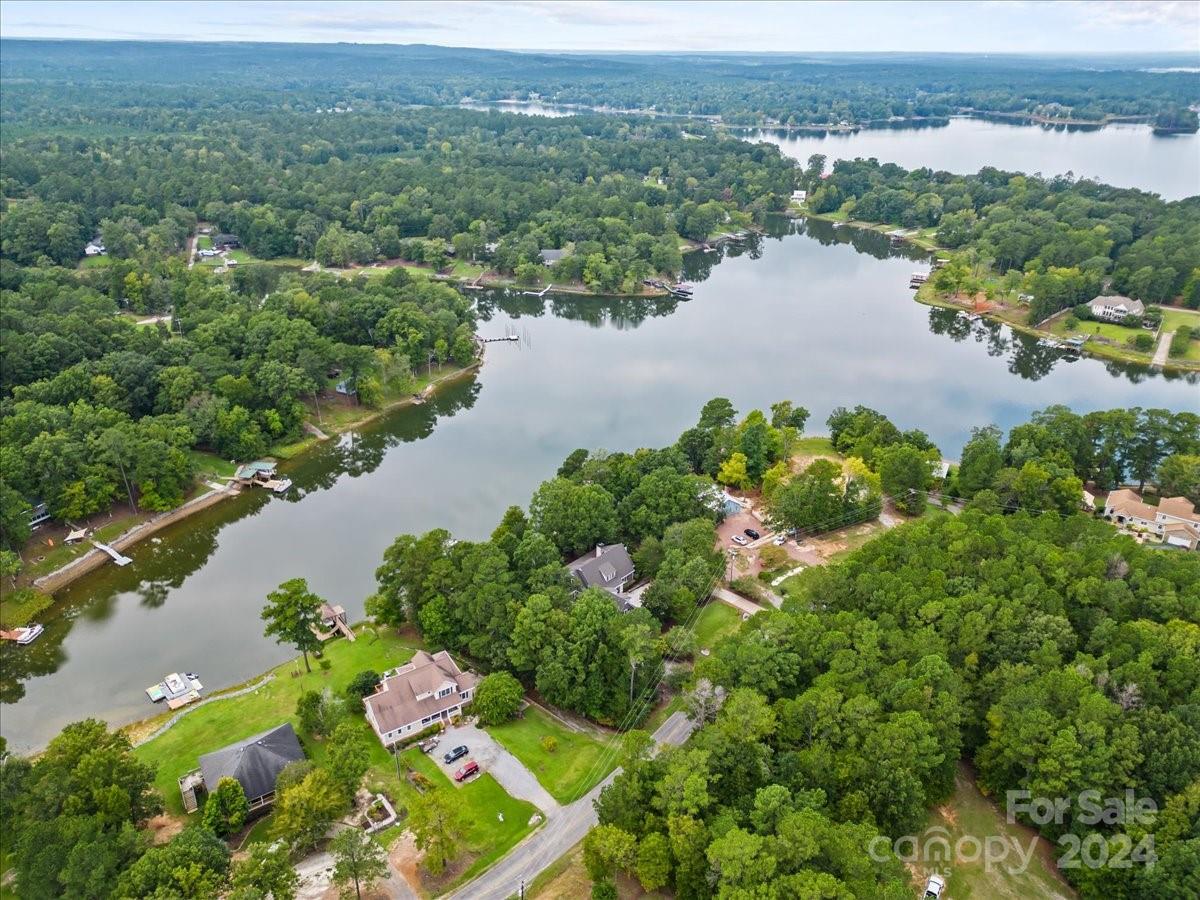 2884 Lake Road — Ridgeway