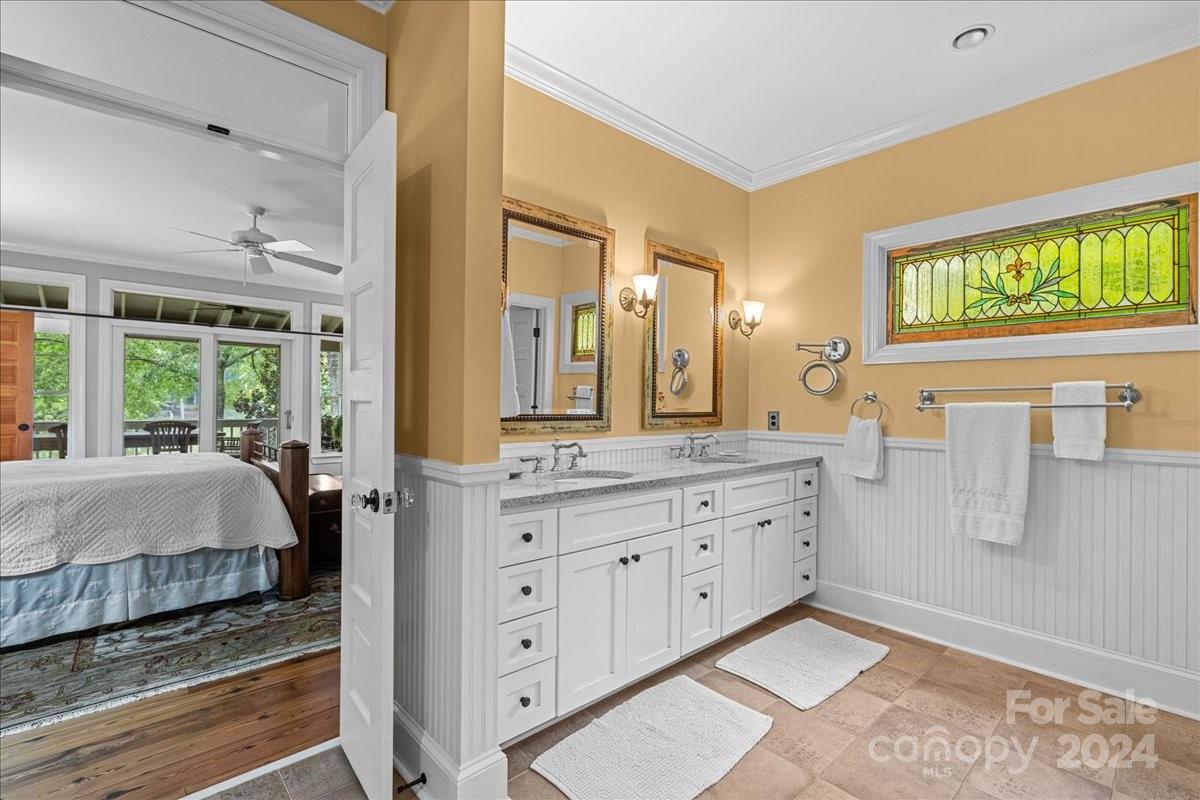 2884 Lake Road — Ridgeway