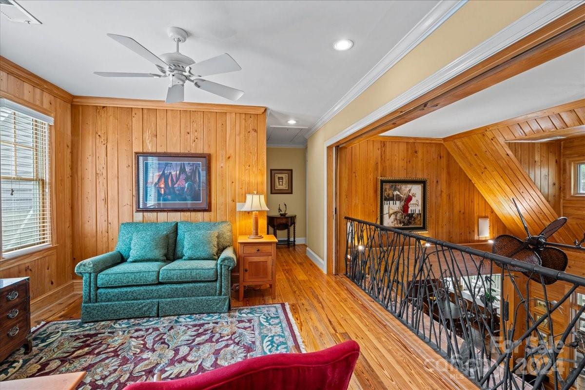 2884 Lake Road — Ridgeway