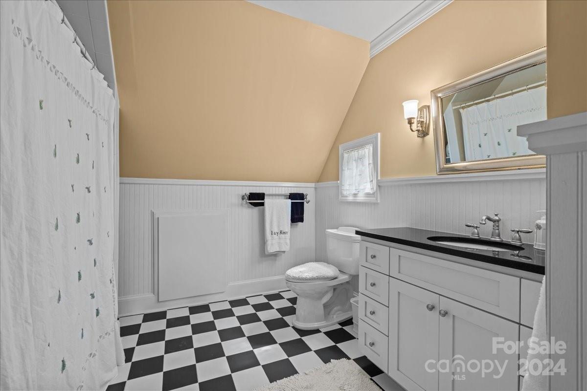 2884 Lake Road — Ridgeway