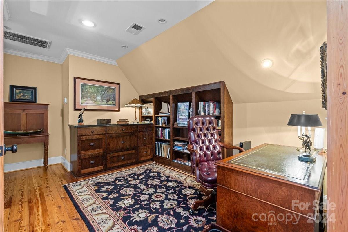 2884 Lake Road — Ridgeway