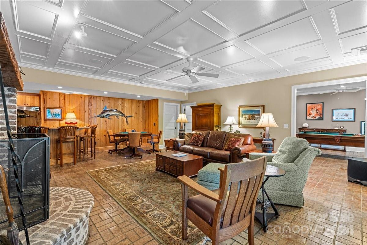 2884 Lake Road — Ridgeway