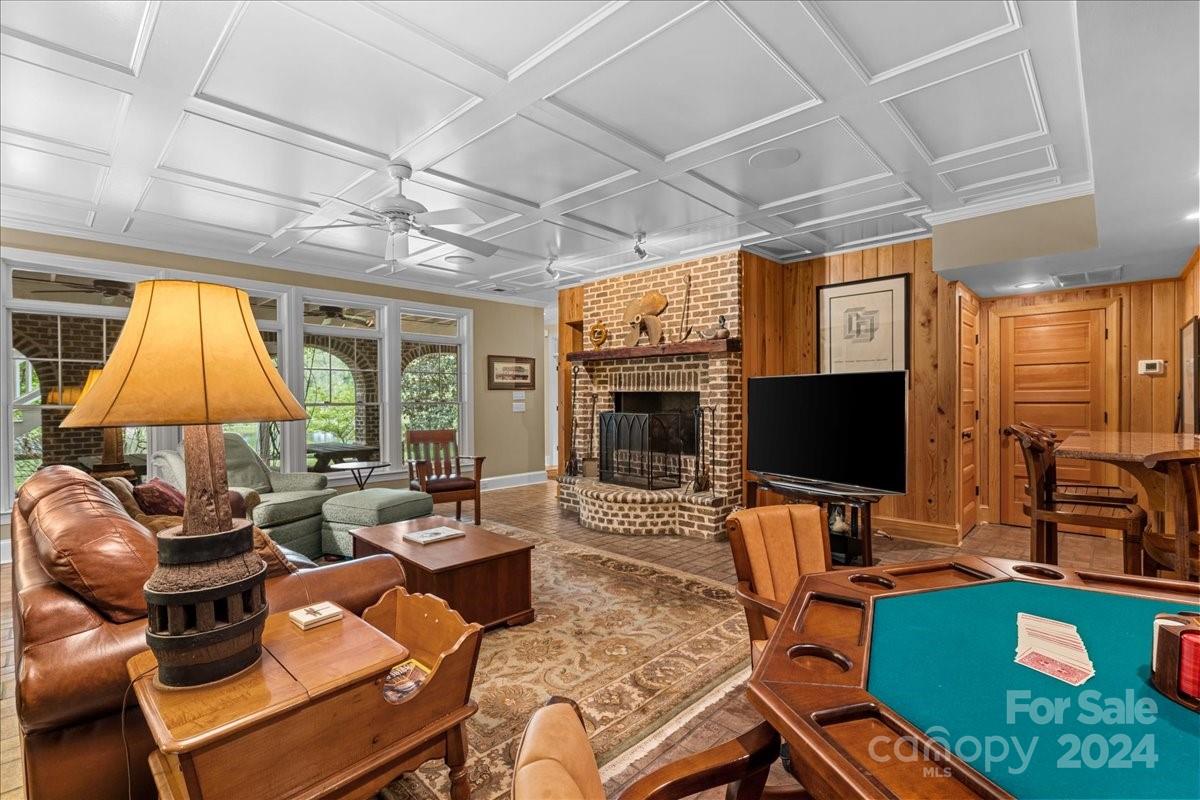 2884 Lake Road — Ridgeway