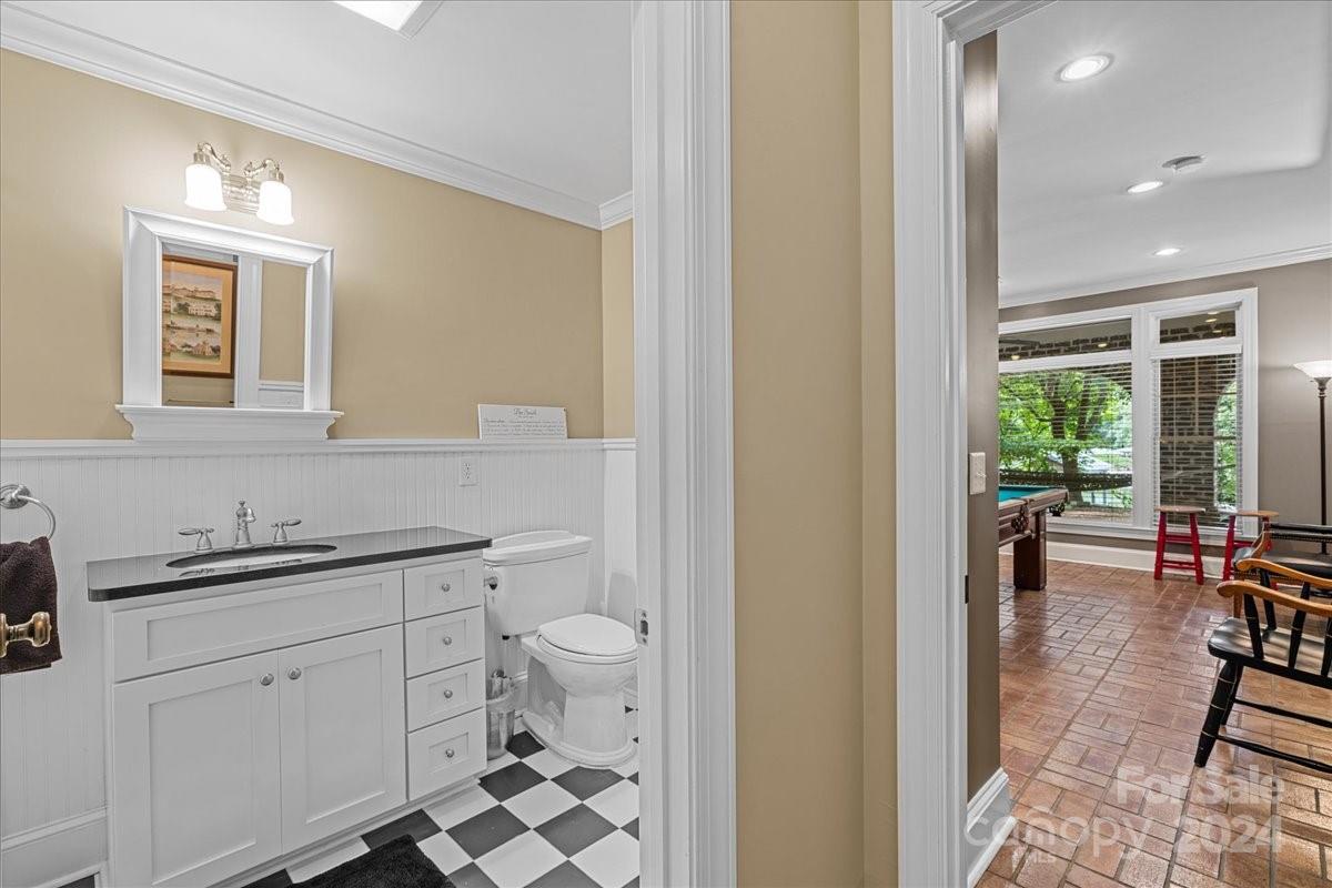 2884 Lake Road — Ridgeway