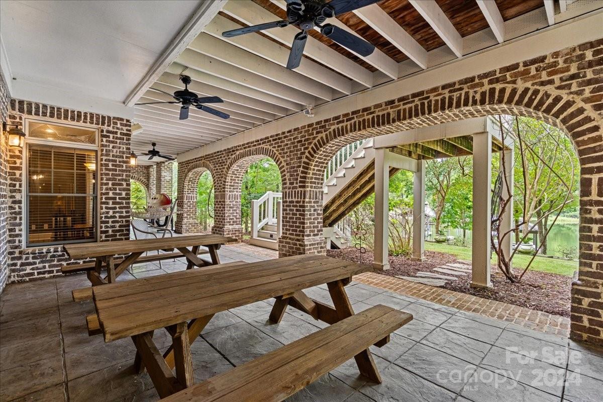 2884 Lake Road — Ridgeway
