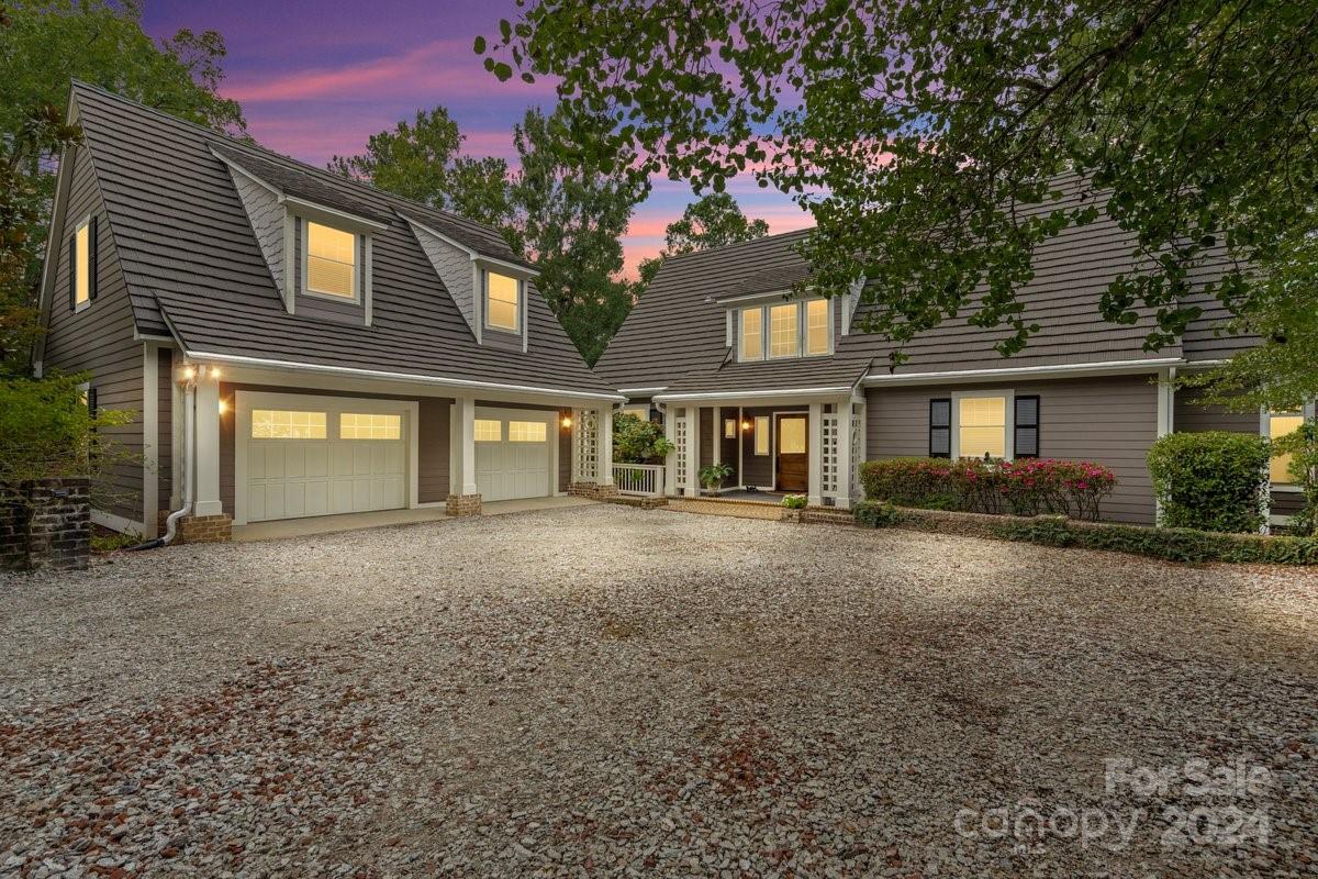 2884 Lake Road — Ridgeway