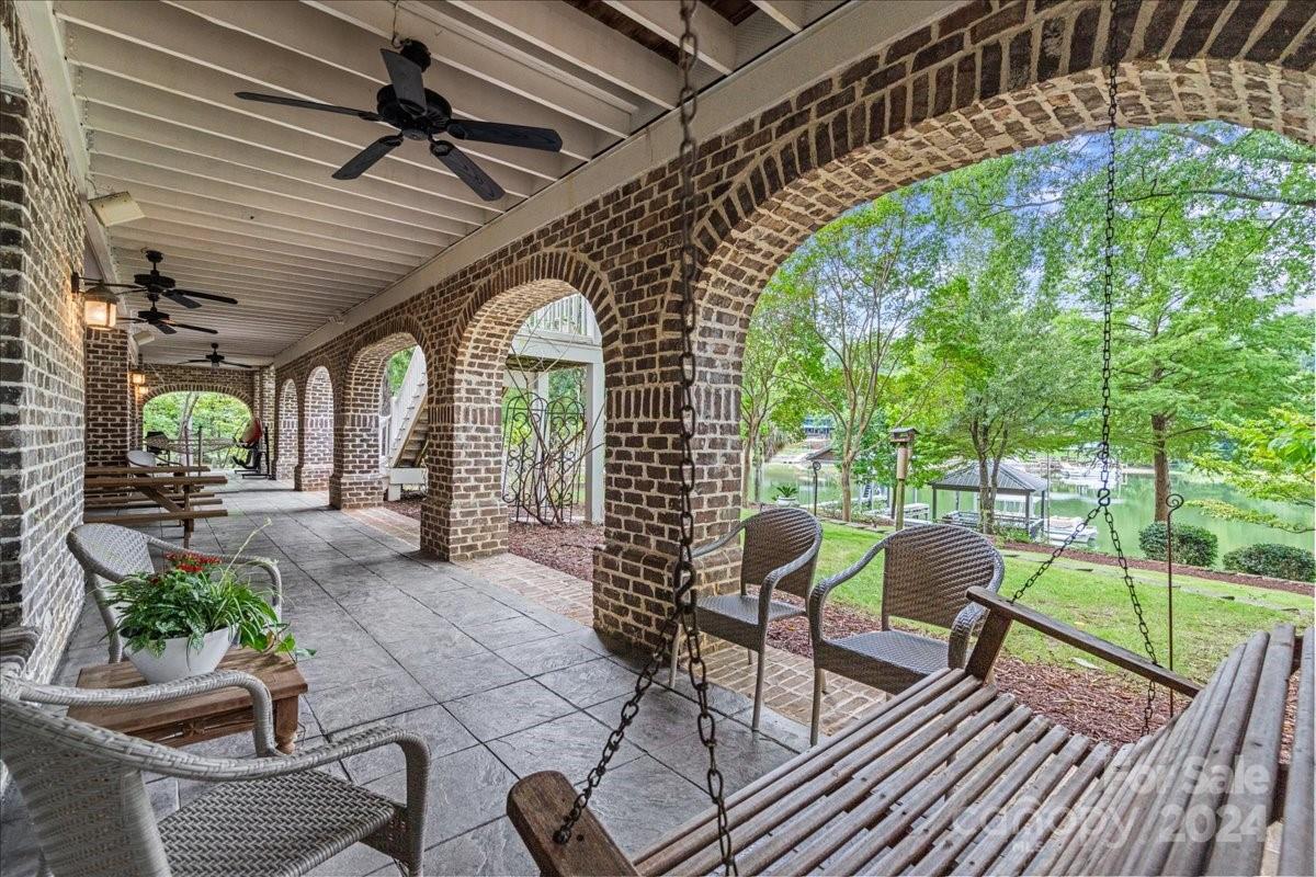 2884 Lake Road — Ridgeway