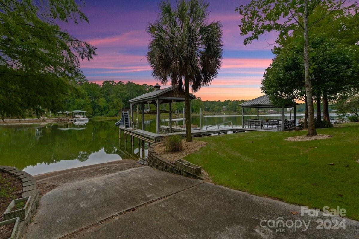 2884 Lake Road — Ridgeway