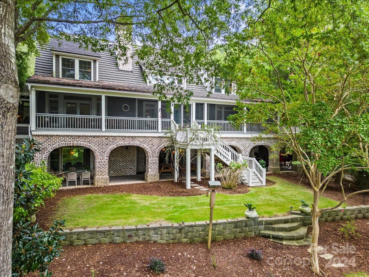 2884 Lake Road — Ridgeway