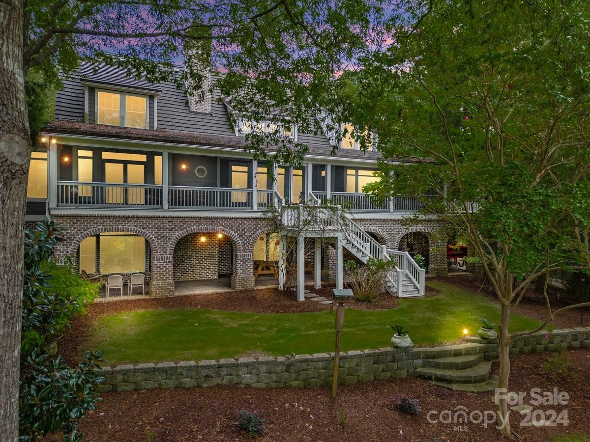 2884 Lake Road — Ridgeway