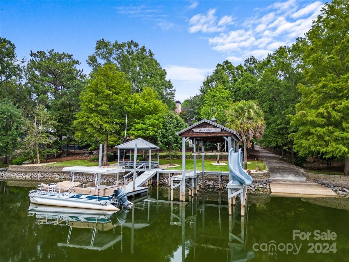 2884 Lake Road — Ridgeway