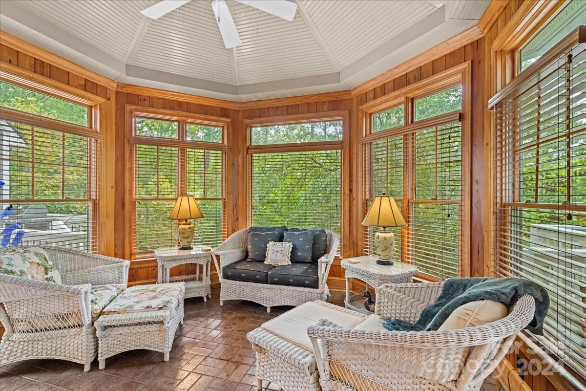 2884 Lake Road — Ridgeway