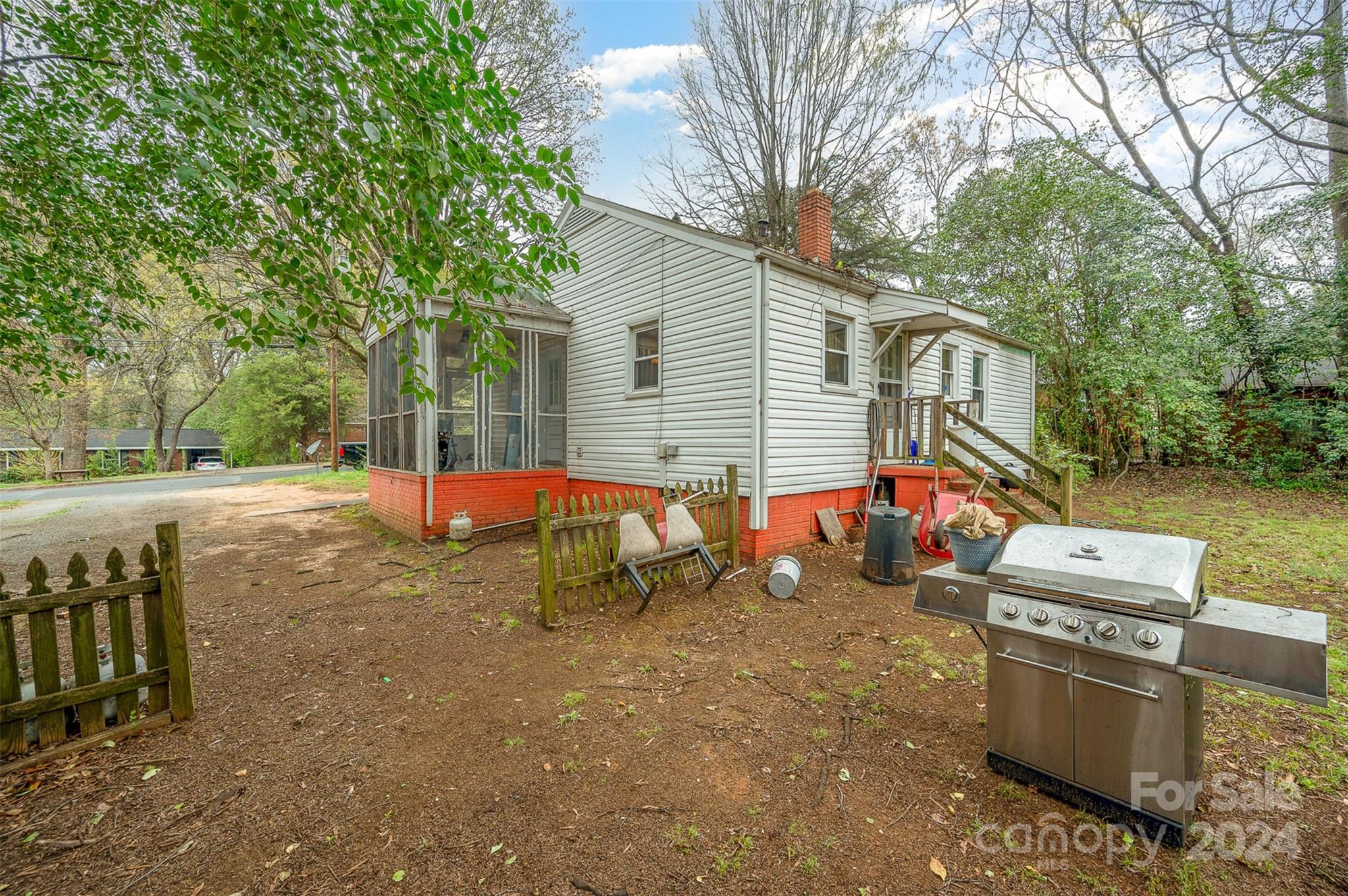 2740 Dogwood Avenue — Charlotte