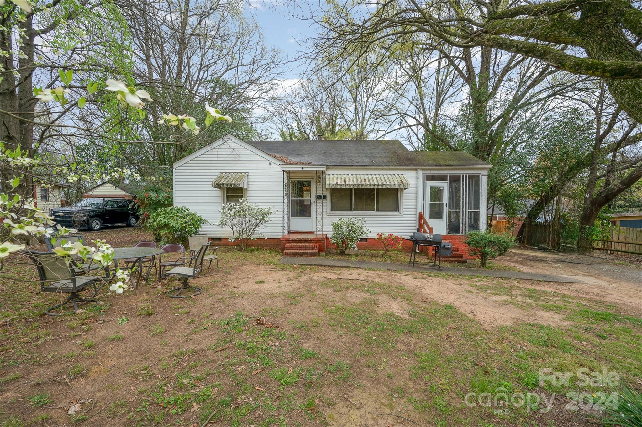 2740 Dogwood Avenue — Charlotte