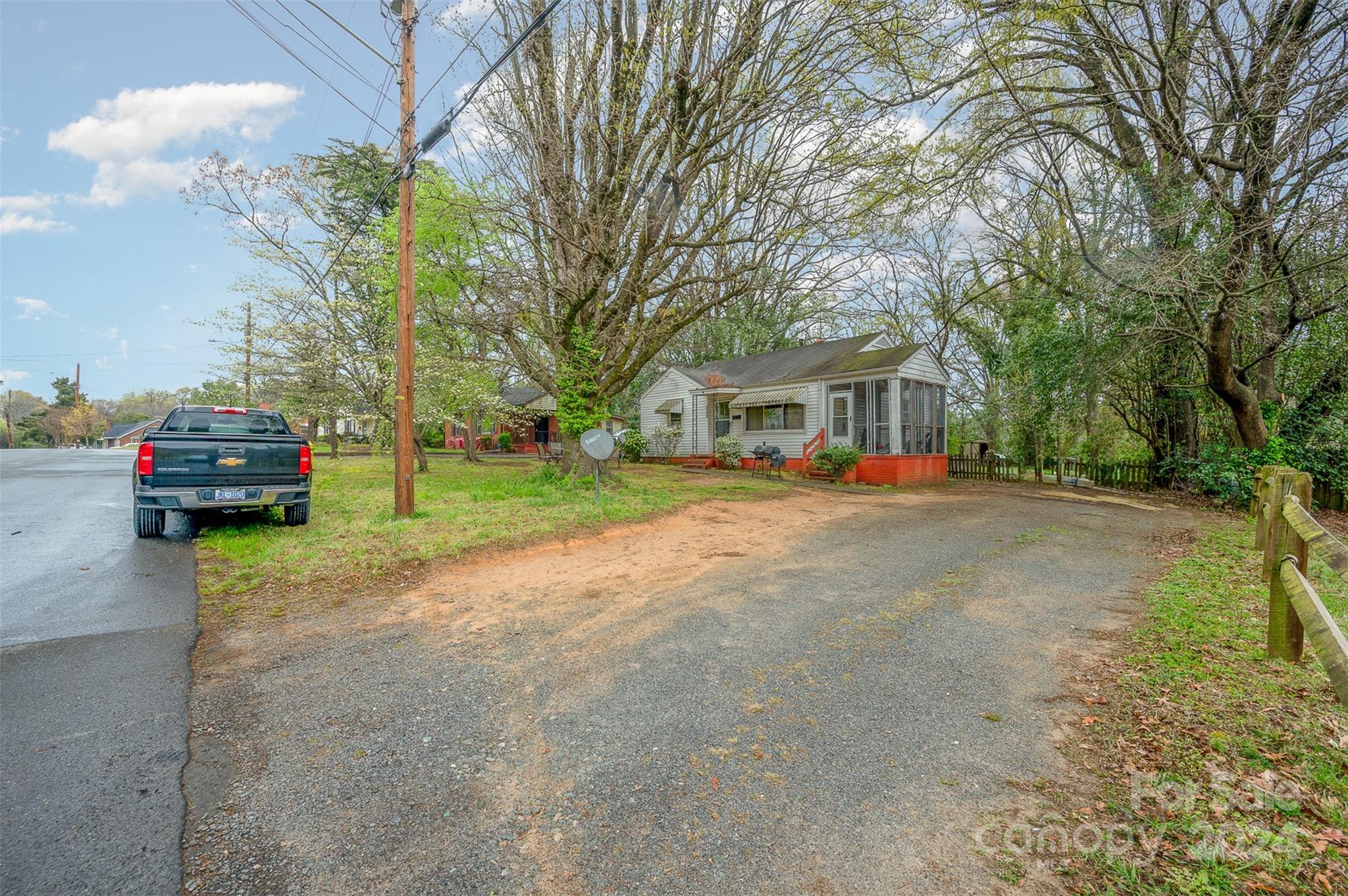 2740 Dogwood Avenue — Charlotte