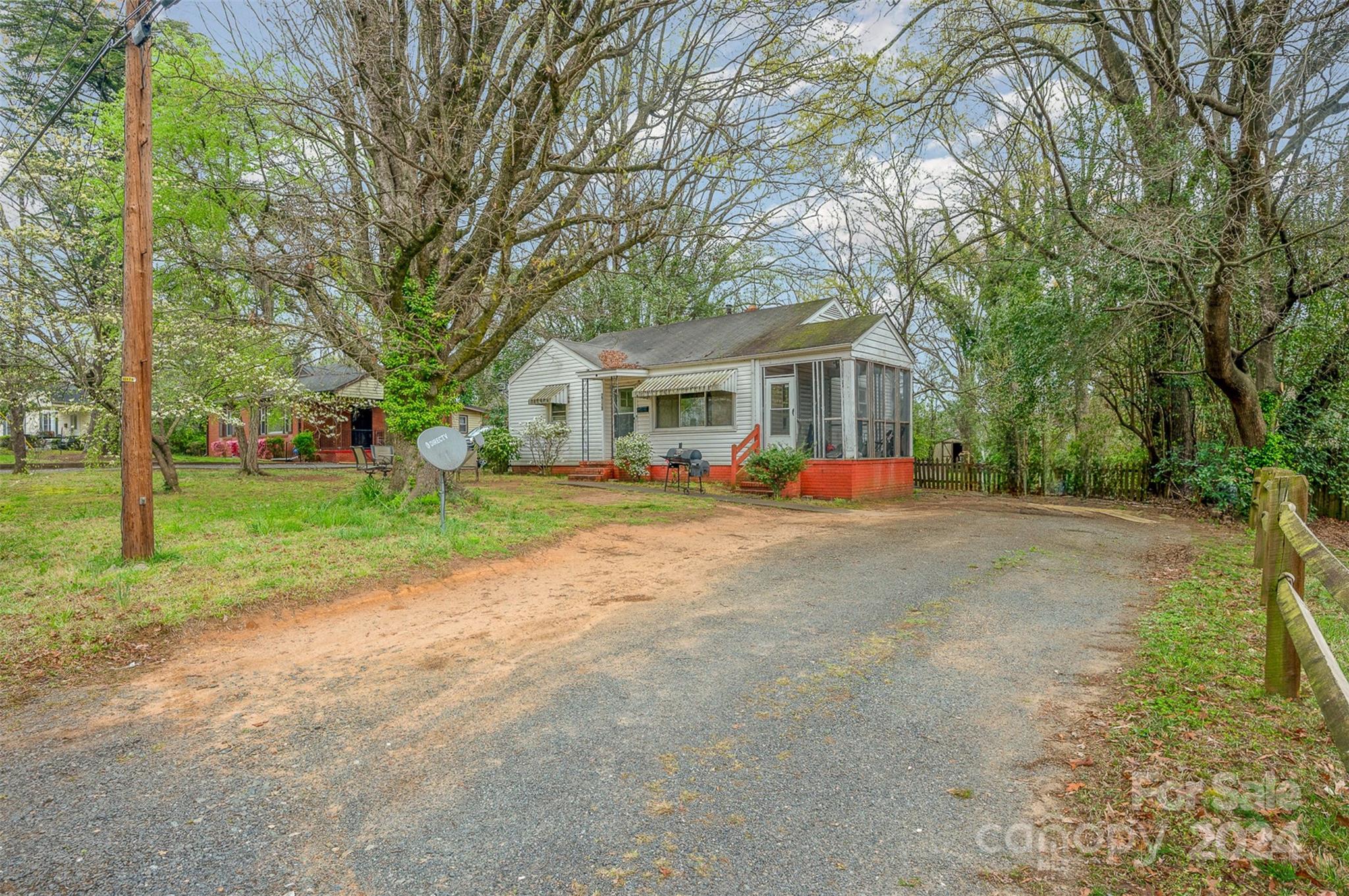 2740 Dogwood Avenue — Charlotte