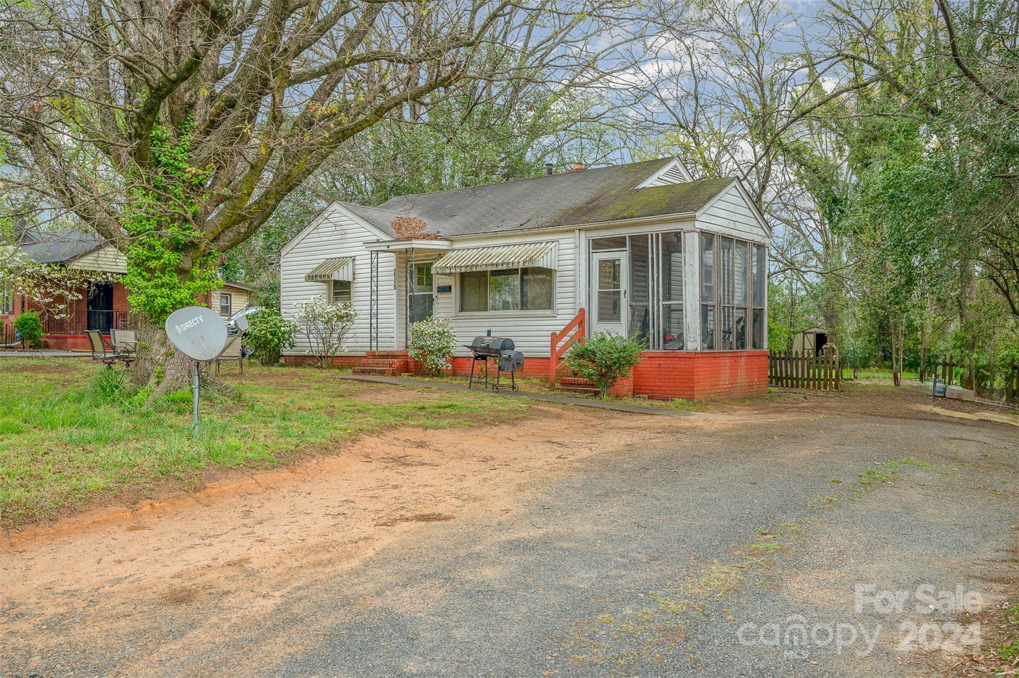 2740 Dogwood Avenue — Charlotte