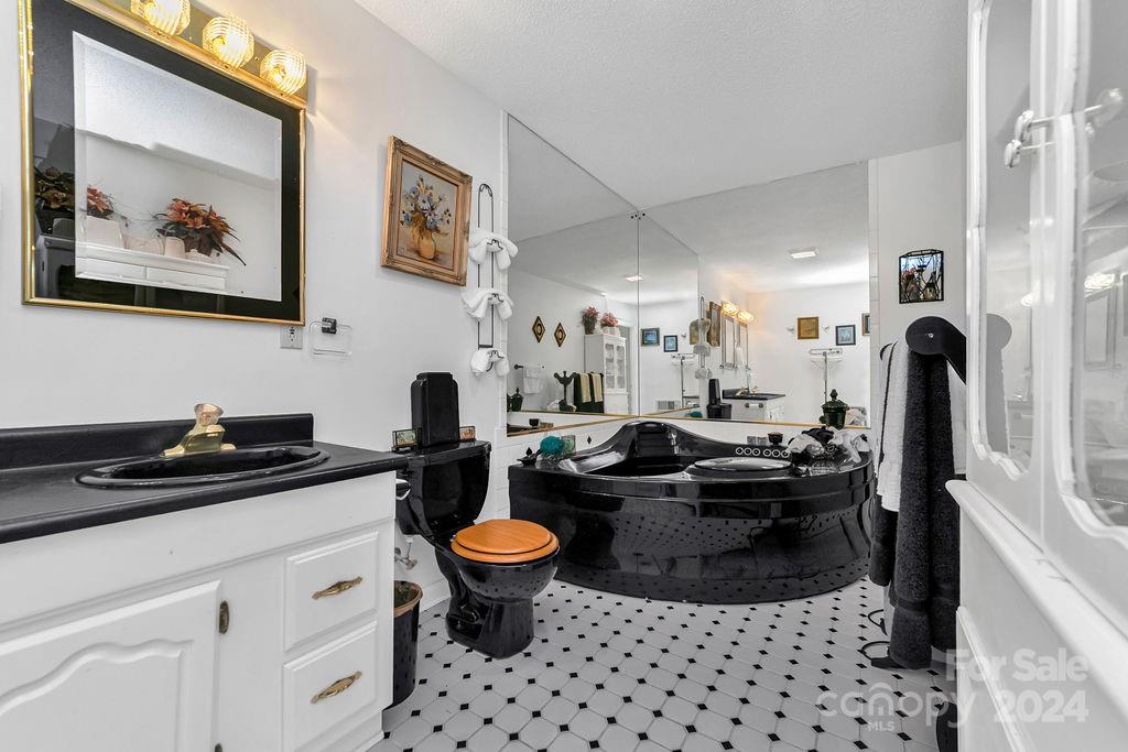 63 Evergreen Cove — Pisgah Forest