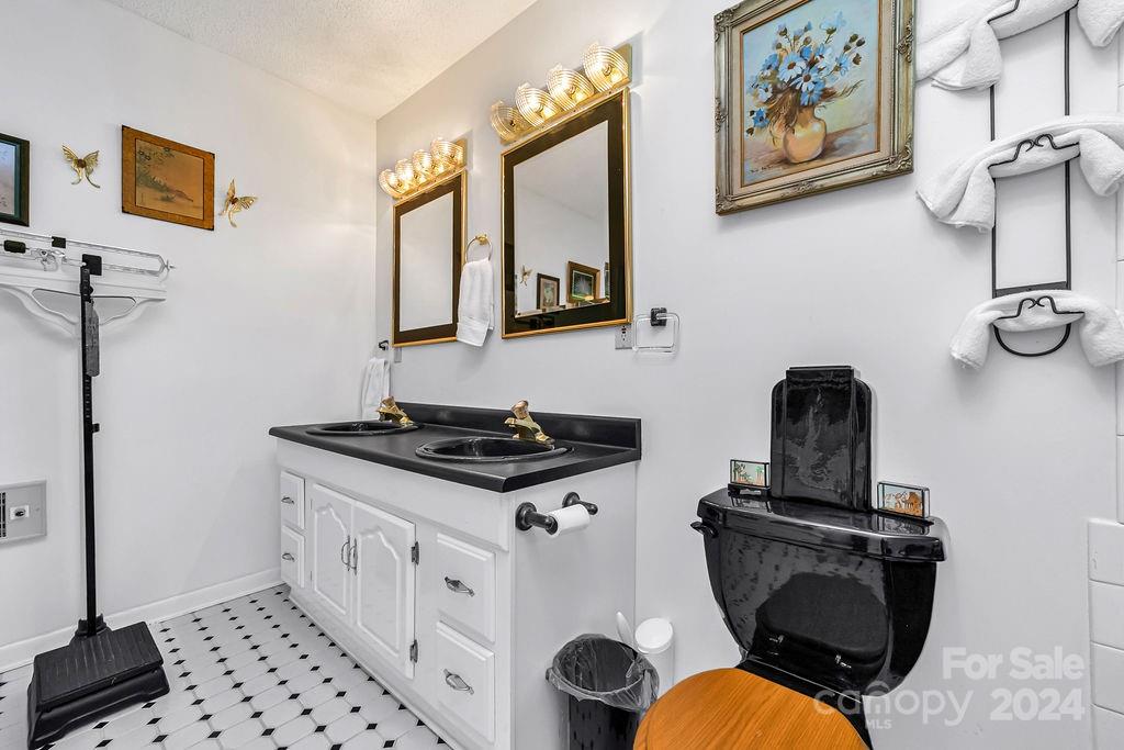 63 Evergreen Cove — Pisgah Forest