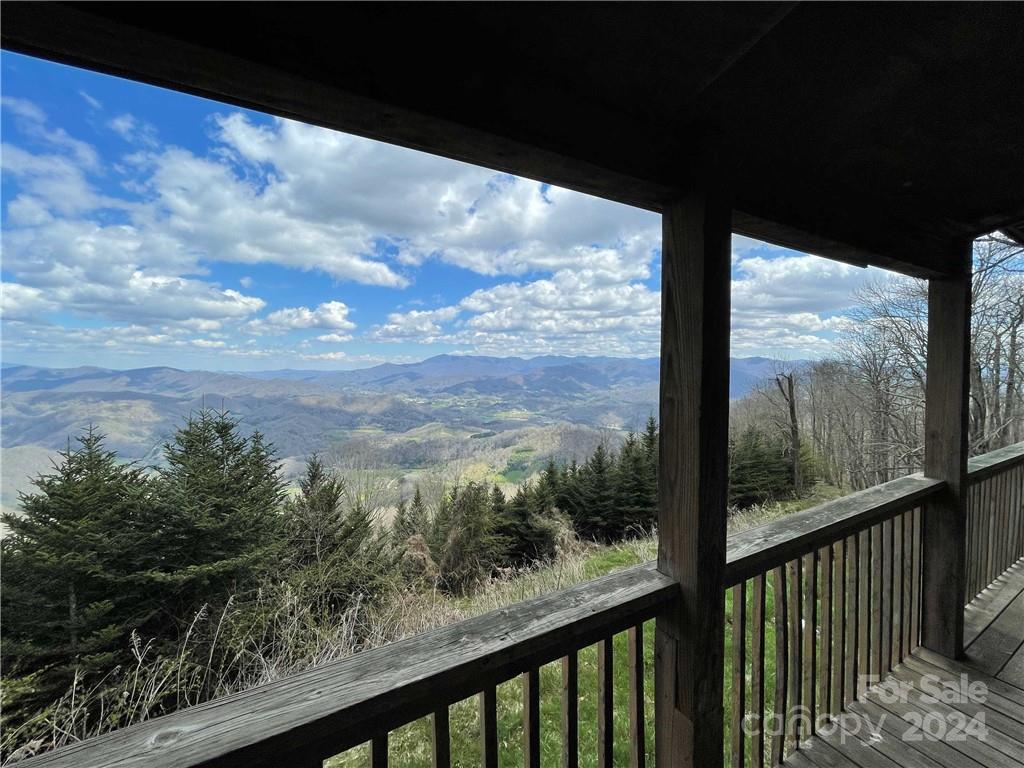1375 Swing Road — Burnsville