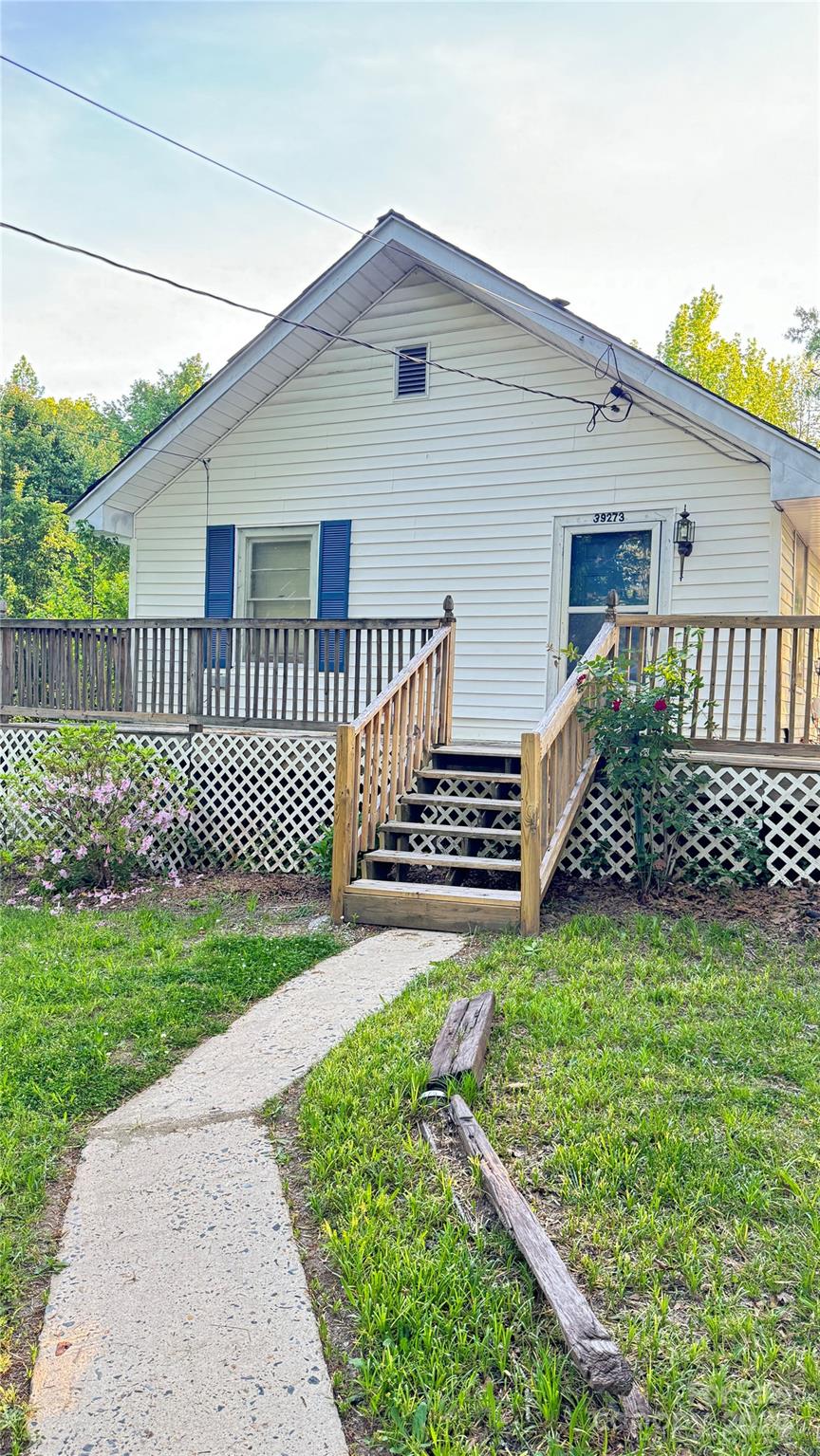 39273 Wright Road — New London