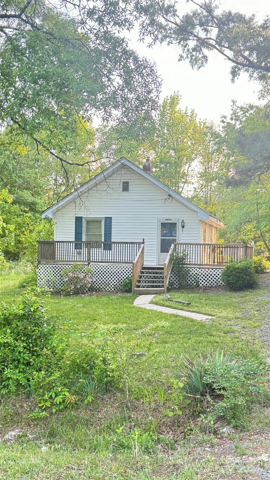 39273 Wright Road — New London