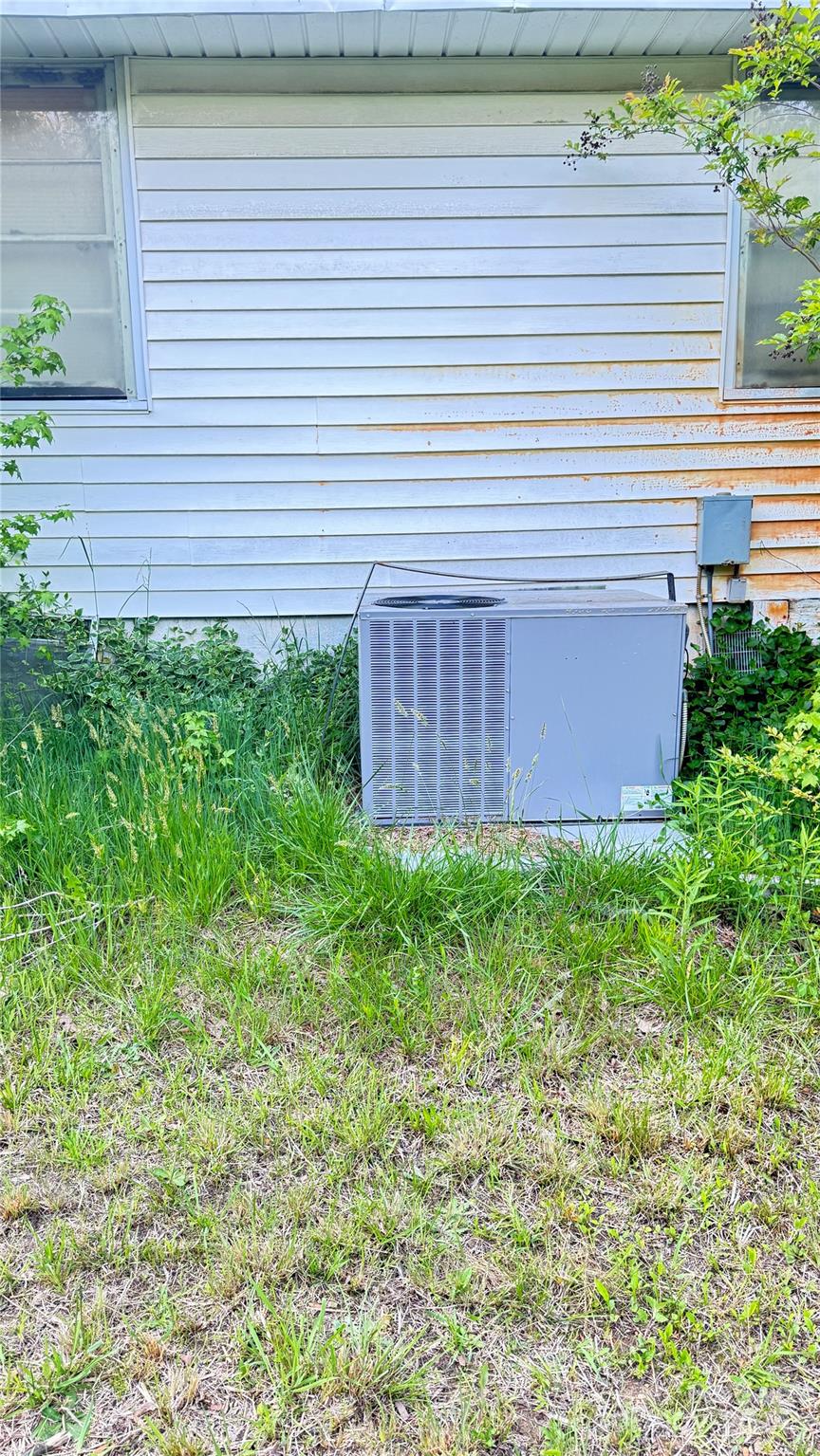 39273 Wright Road — New London