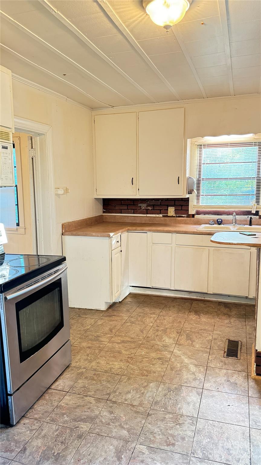 39273 Wright Road — New London