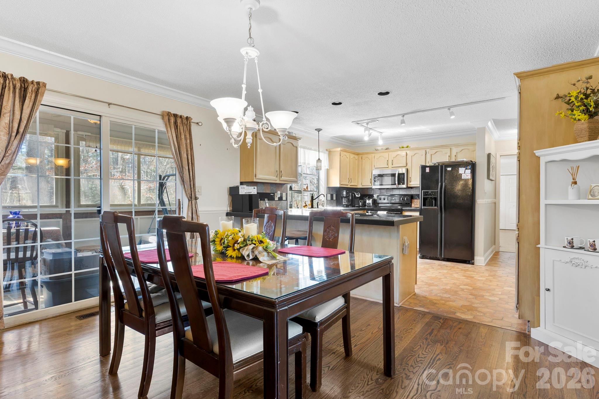 145 Fox Glen Drive — Arden