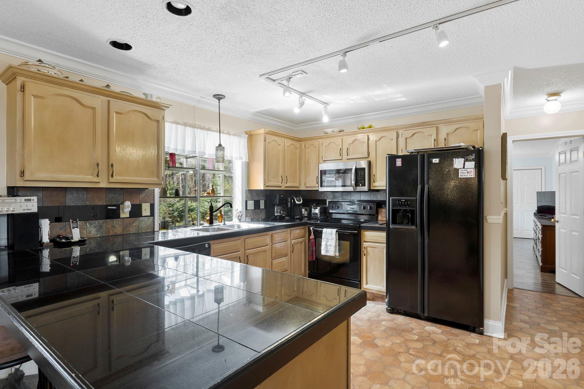 145 Fox Glen Drive — Arden