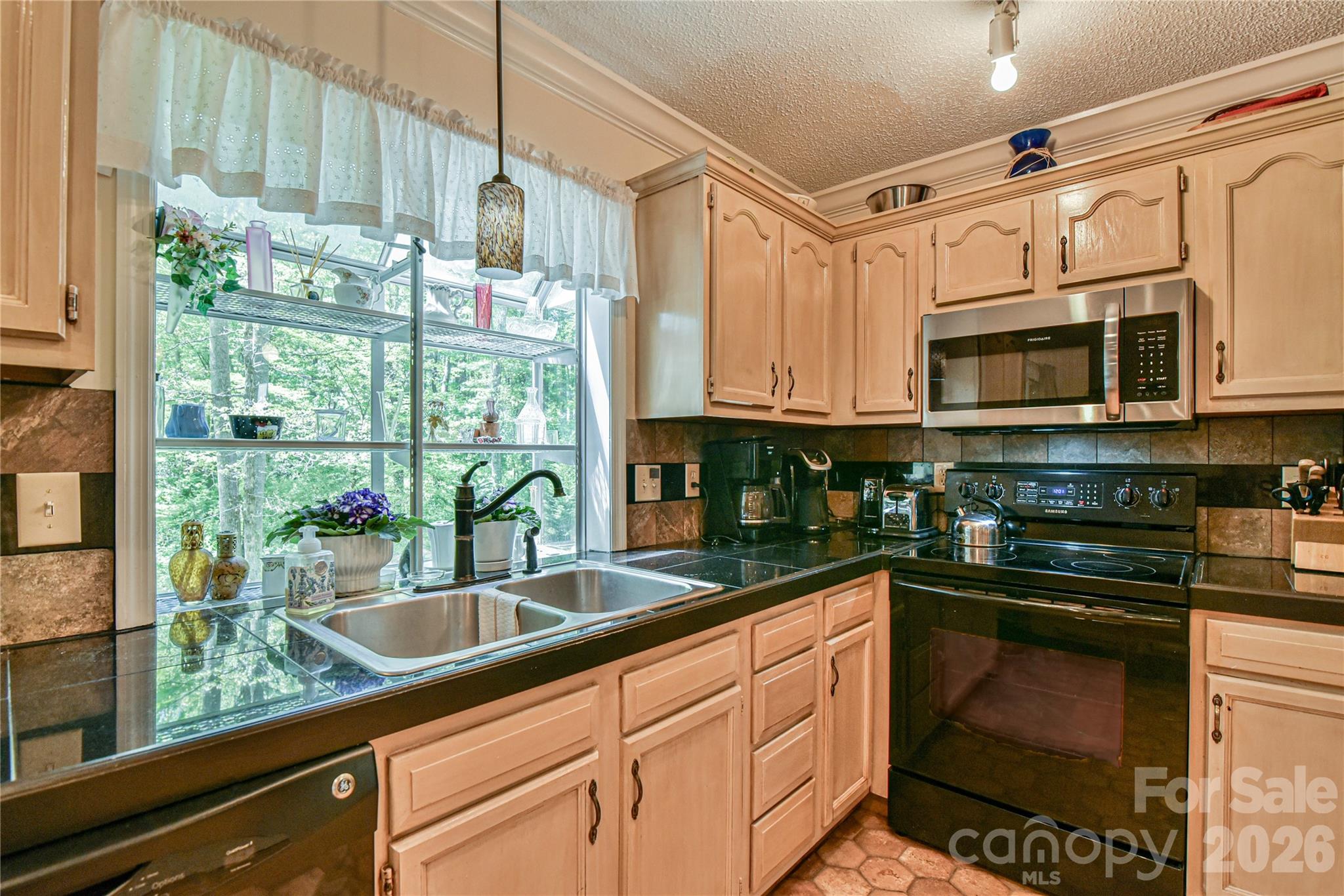 145 Fox Glen Drive — Arden