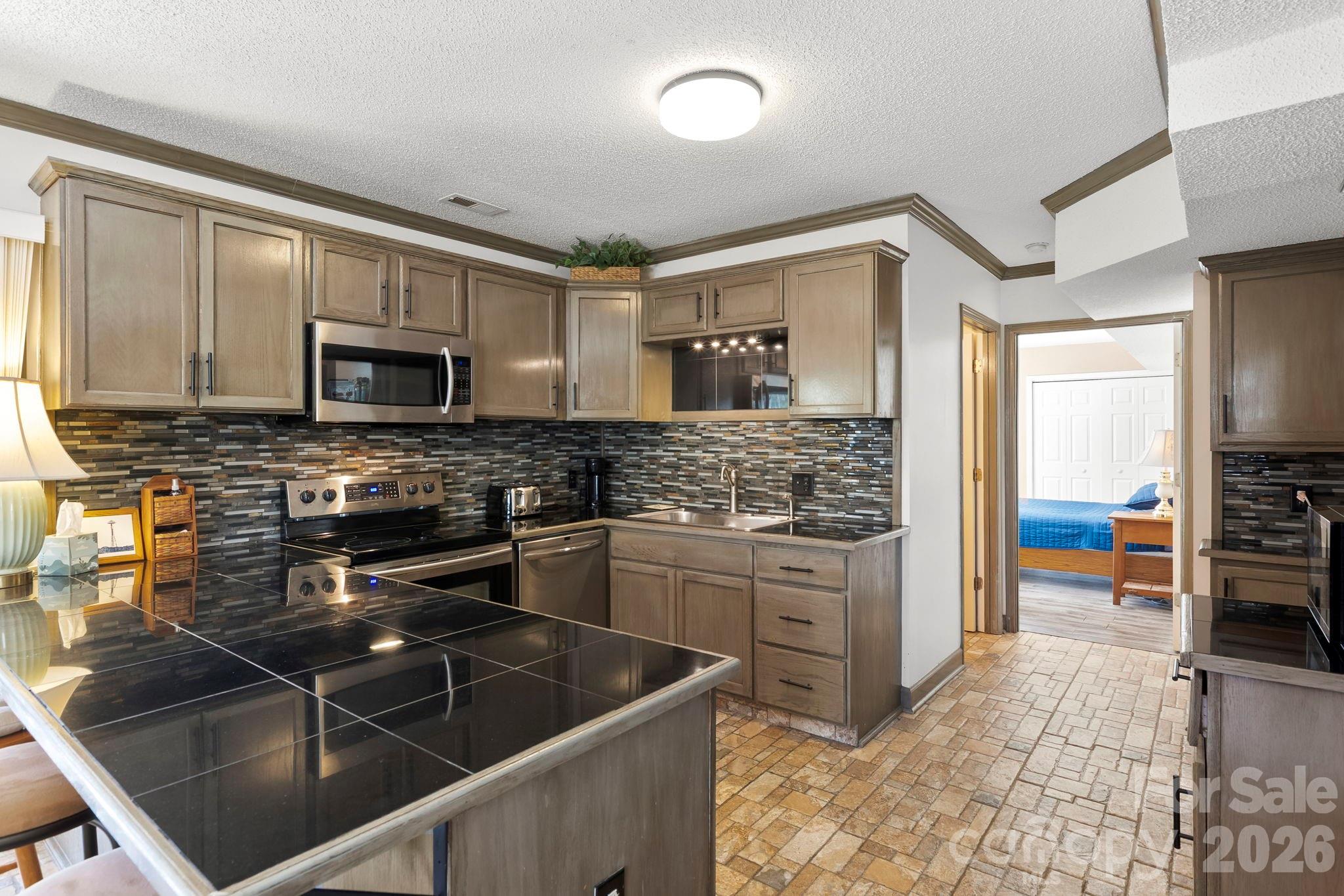 145 Fox Glen Drive — Arden