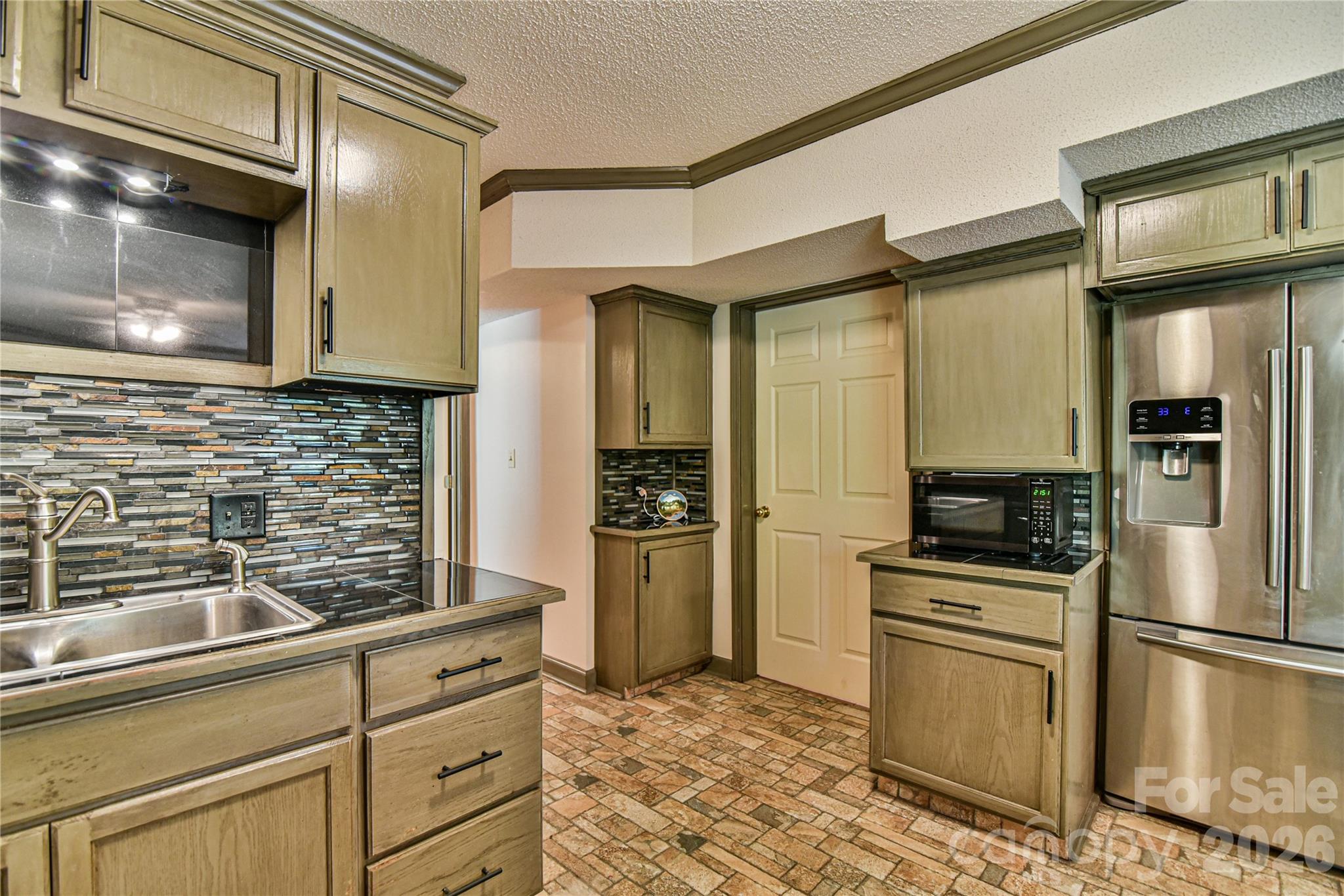 145 Fox Glen Drive — Arden