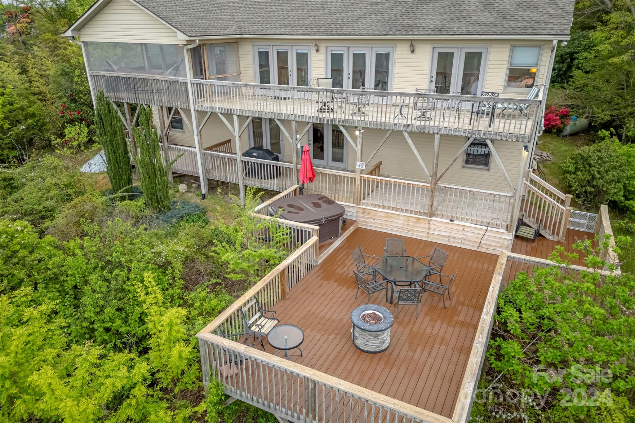 70 Moor Lane — Brevard