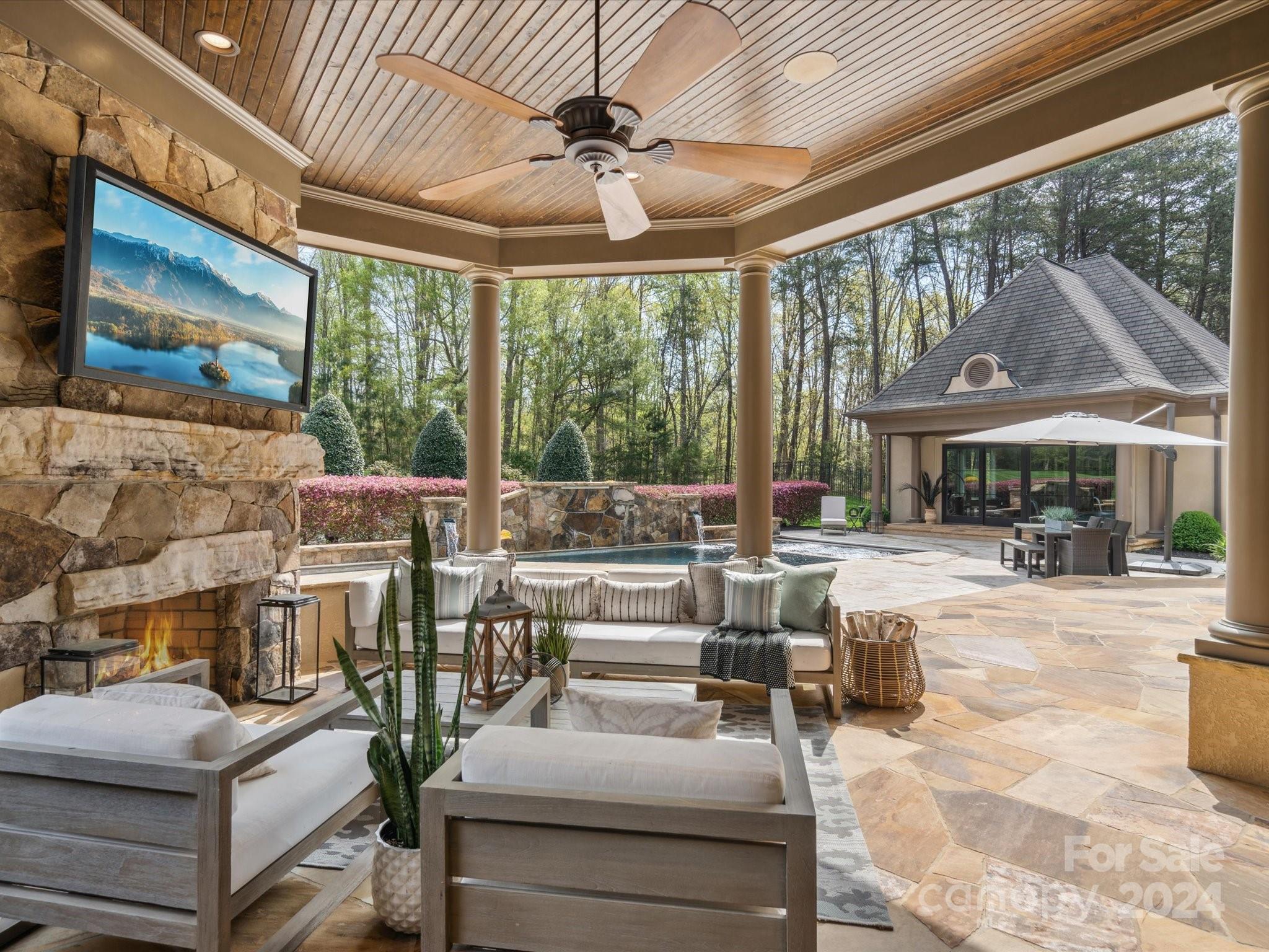 9044 Island Point Road — Charlotte